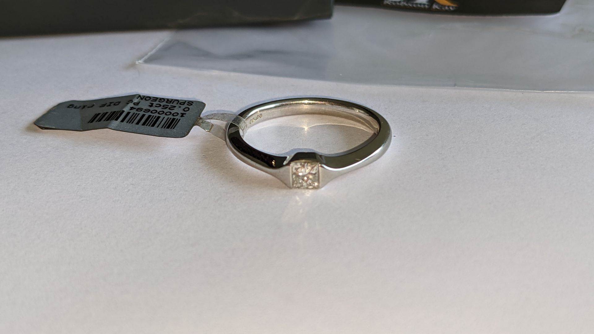 Platinum 950 ring with central 0.25ct diamond. RRP £2,343 - Image 8 of 15