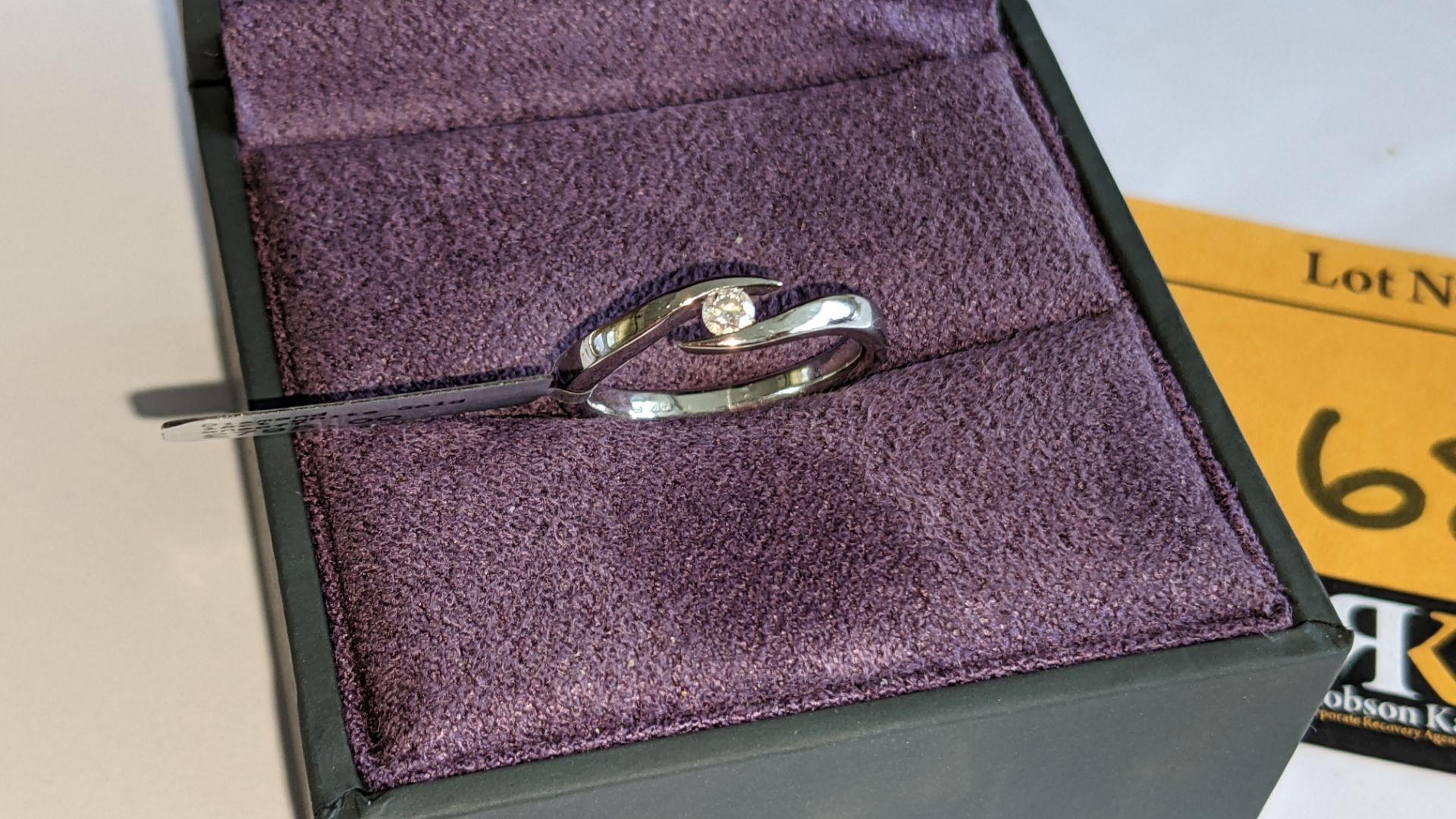 18ct white gold & diamond ring. RRP £795 - Image 5 of 20