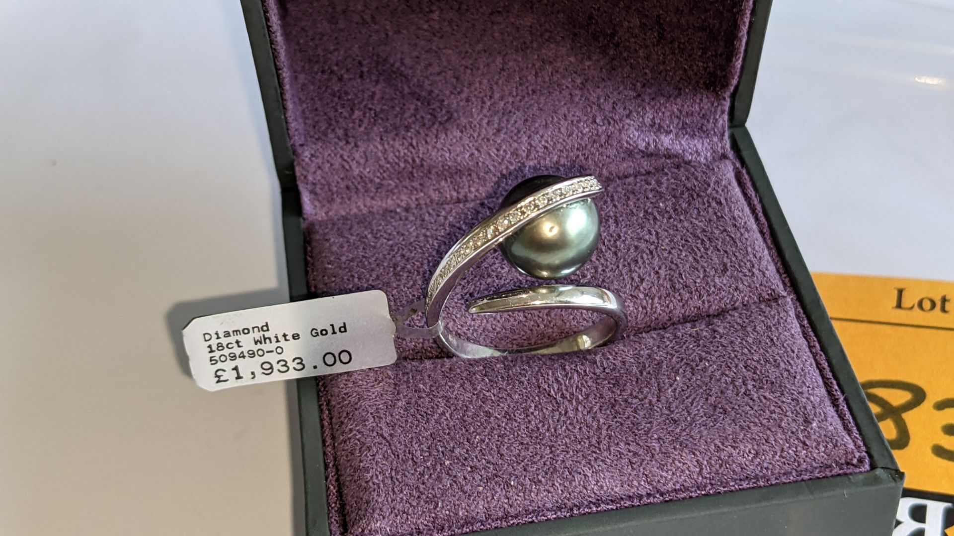 18ct white gold diamond & Tahitian pearl ring with 0.069ct of diamonds. RRP £1,933 - Image 3 of 17