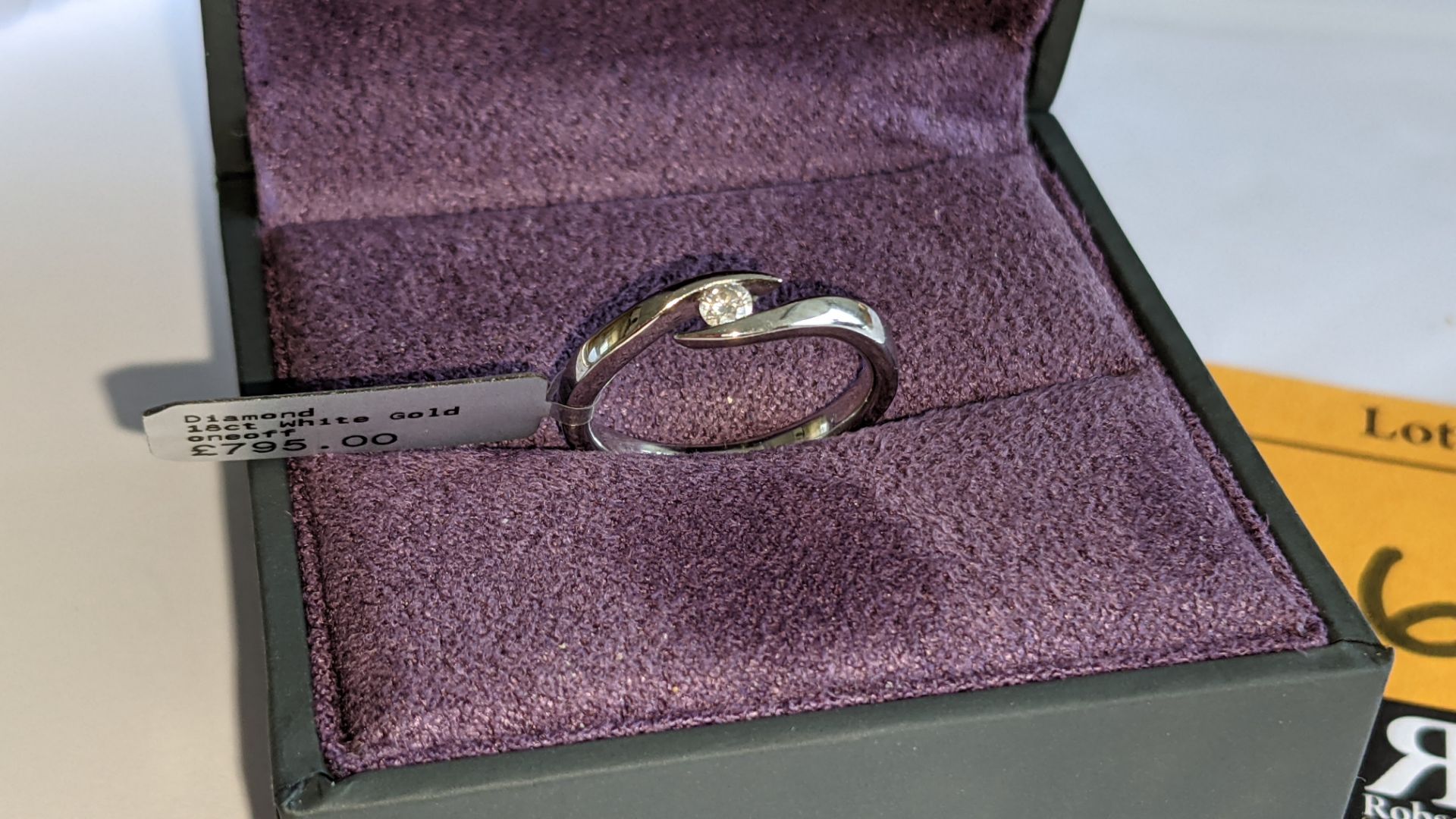 18ct white gold & diamond ring. RRP £795 - Image 6 of 20