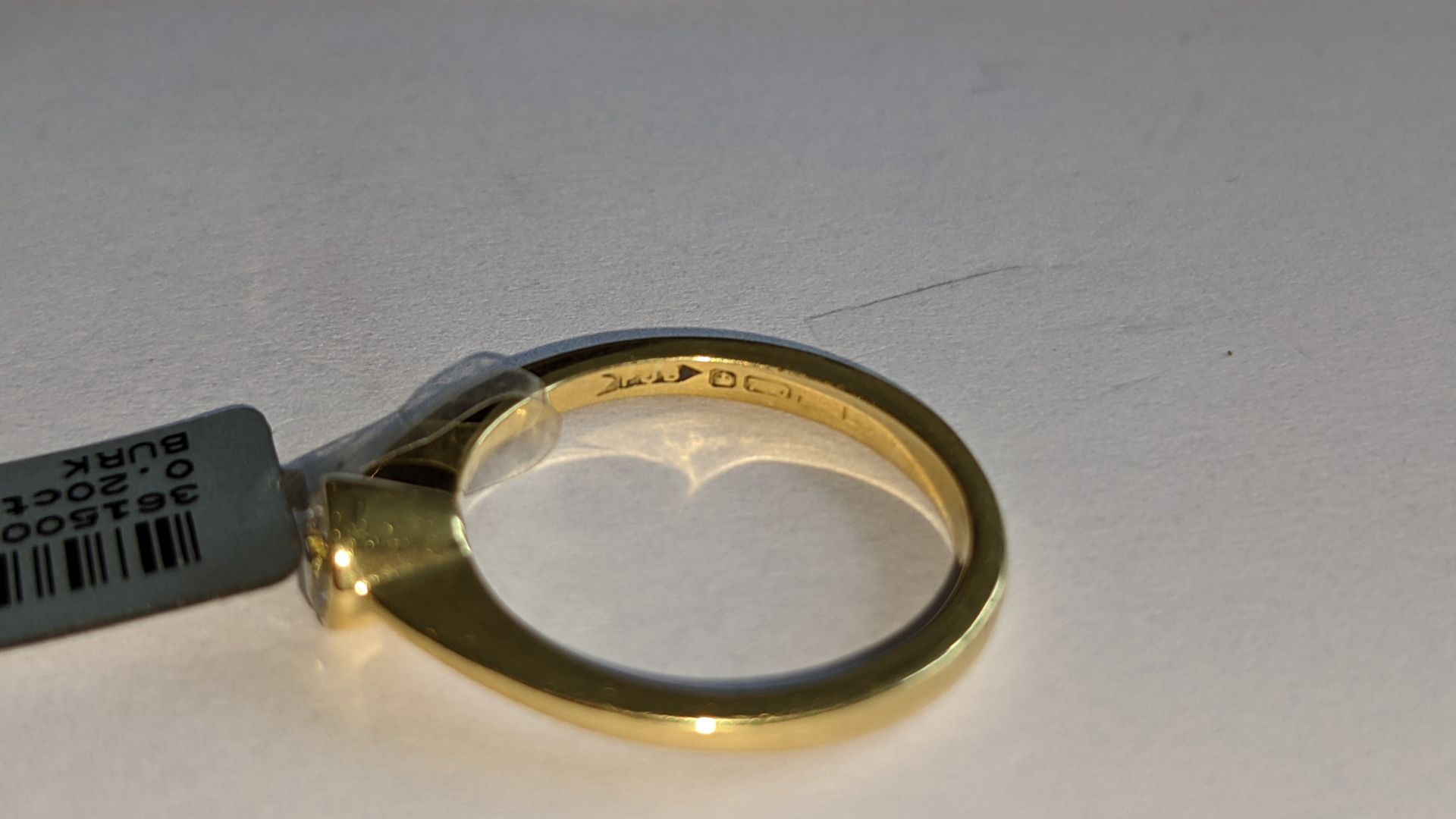 18ct yellow gold ring with 0.2ct diamond. RRP £995 - Image 5 of 15