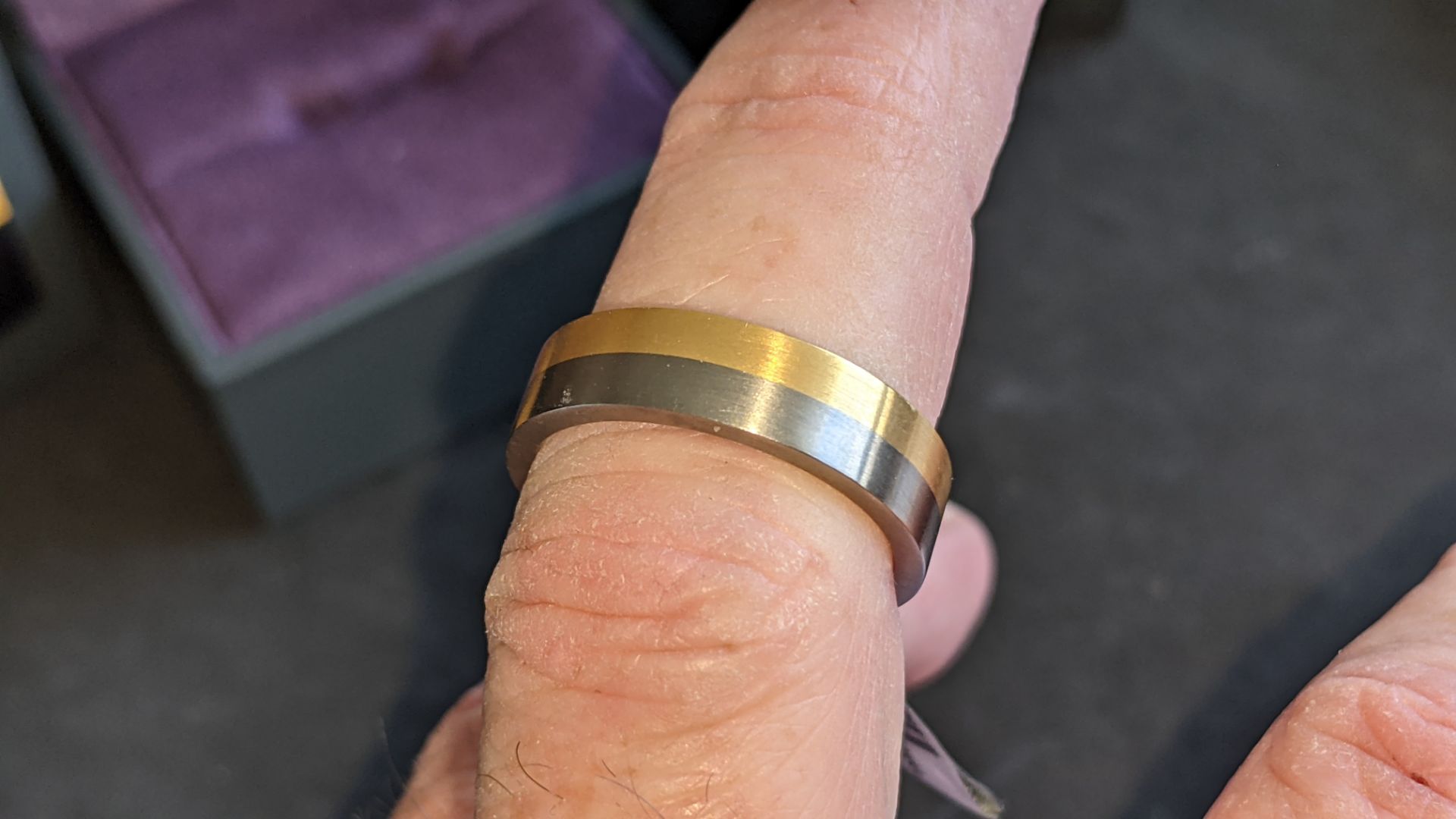 Titanium & 18ct yellow gold 6mm ring RRP £988 - Image 12 of 15