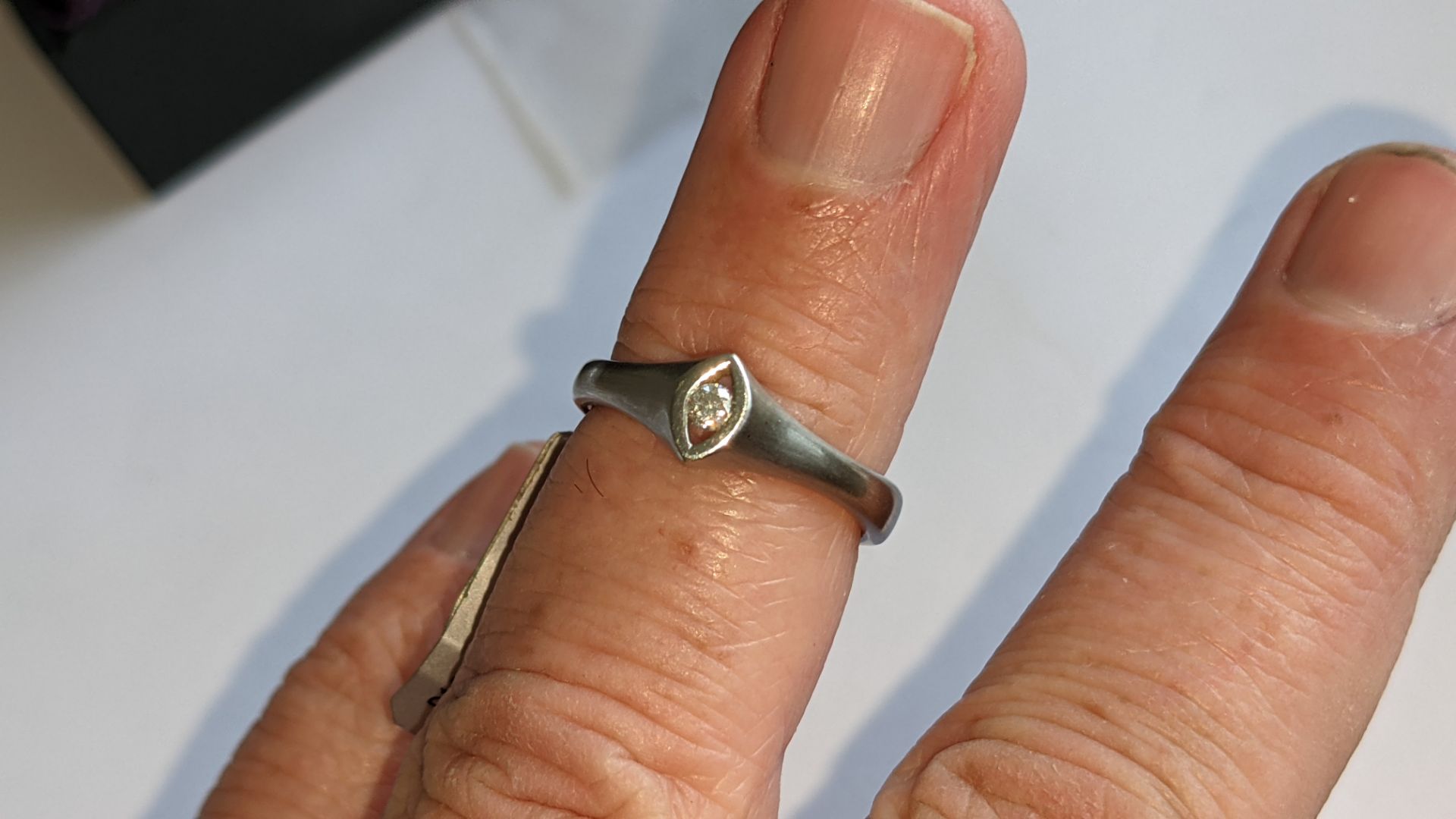 18ct white gold ring with 0.07ct H/Si diamond. RRP £1,296 - Image 12 of 15