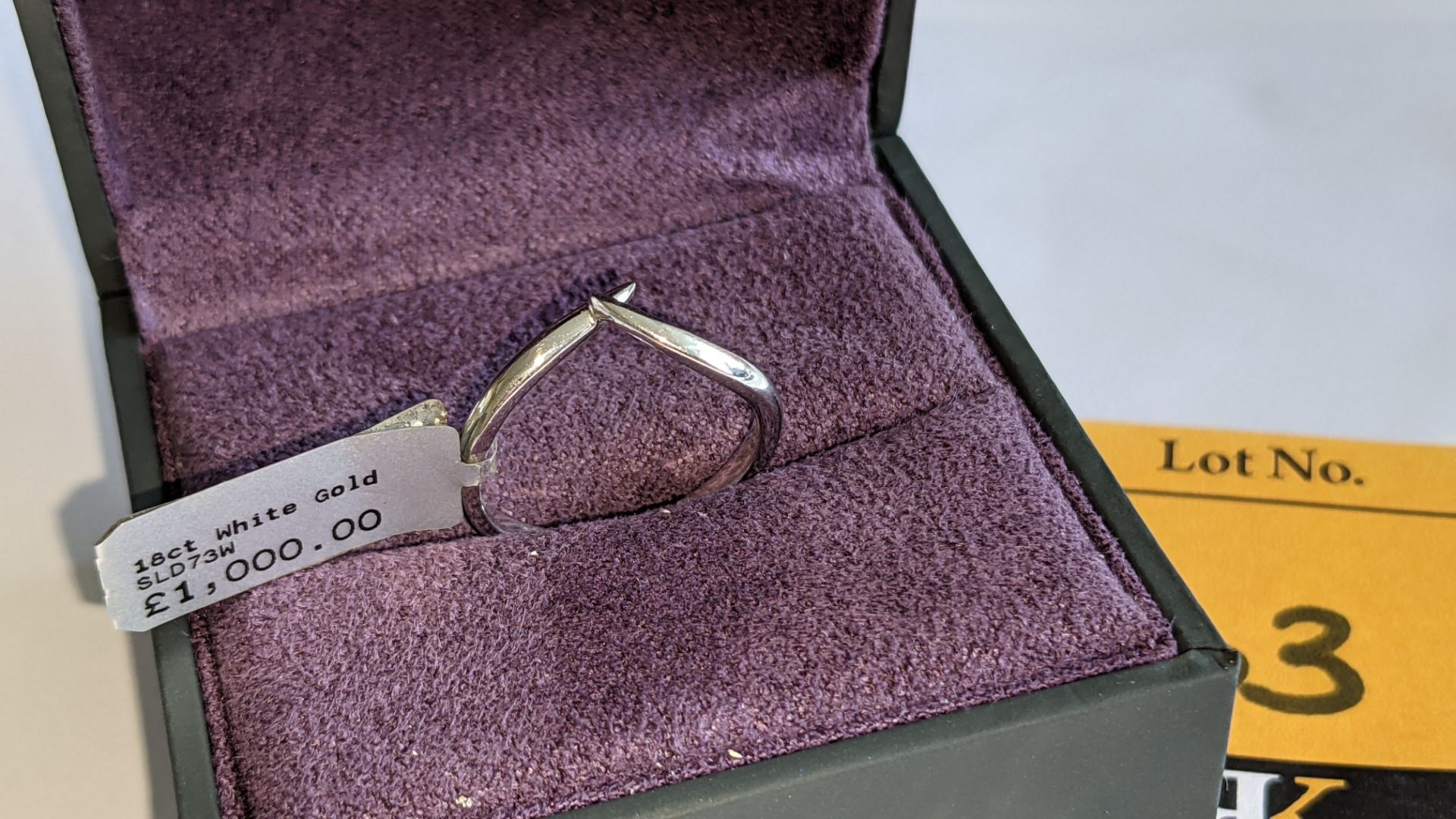 18ct white gold ring. RRP £1,000 - Image 3 of 14