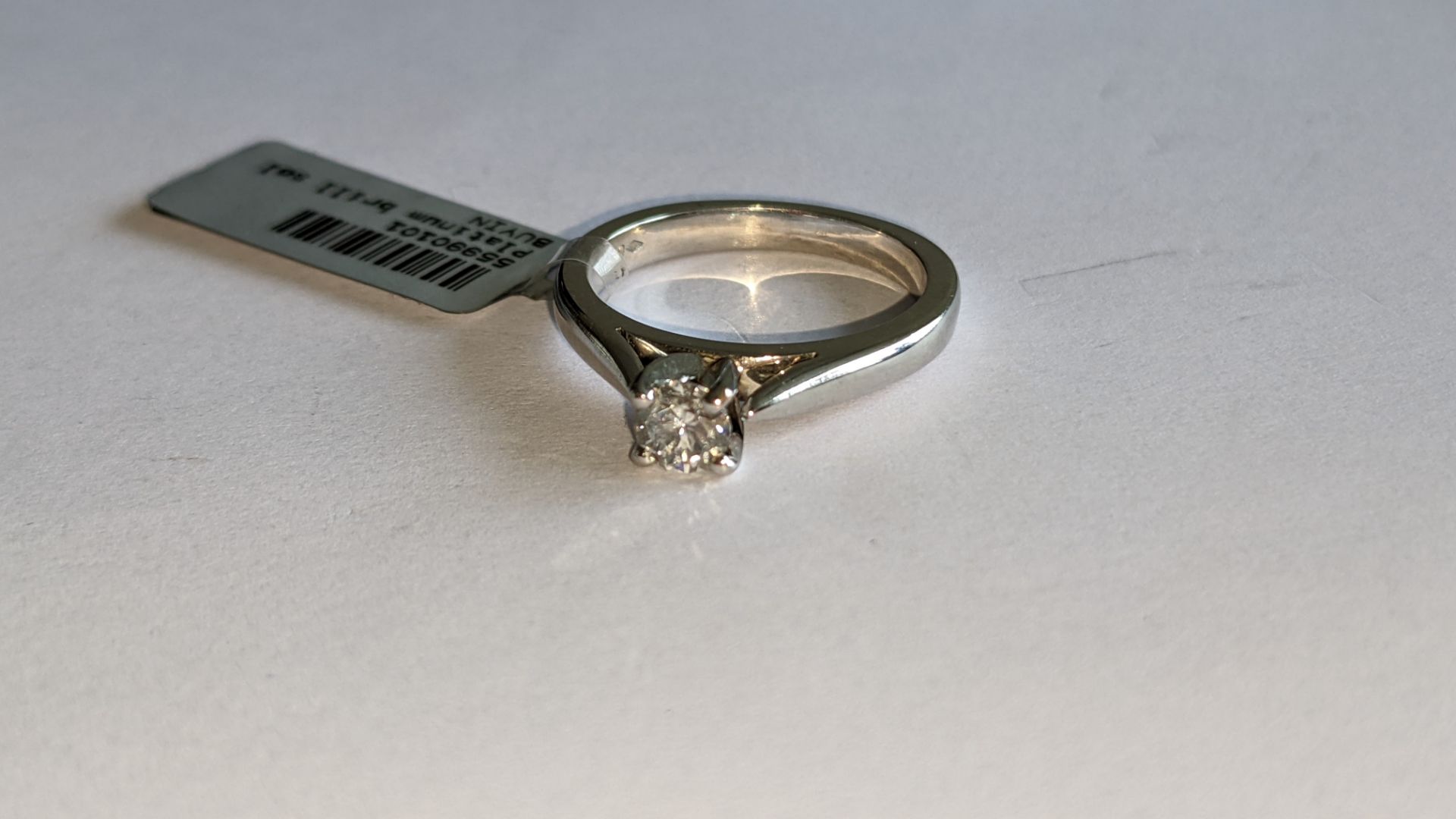 Platinum 950 ring with central brilliant cut diamond. RRP £1,495 - Image 7 of 17