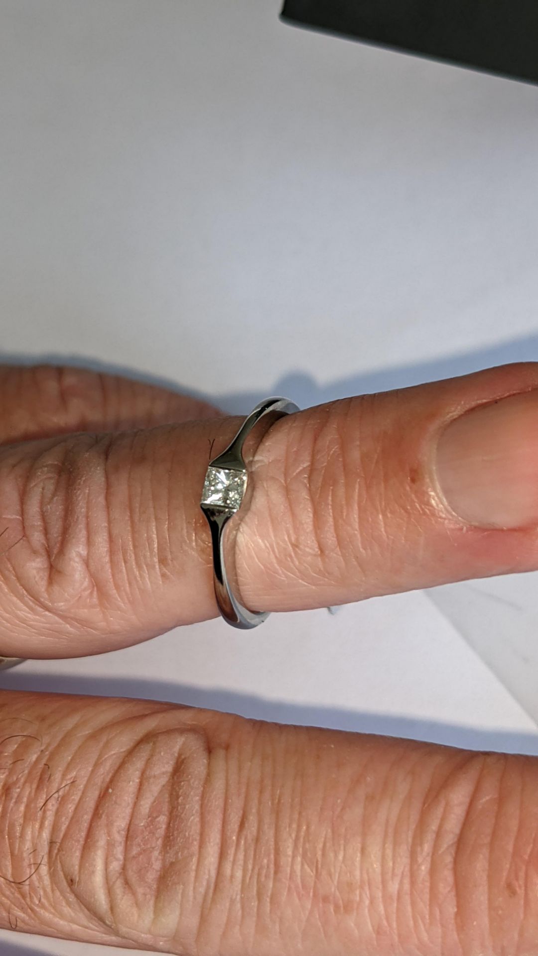 Platinum 950 ring with central 0.25ct diamond. RRP £2,343 - Image 15 of 15