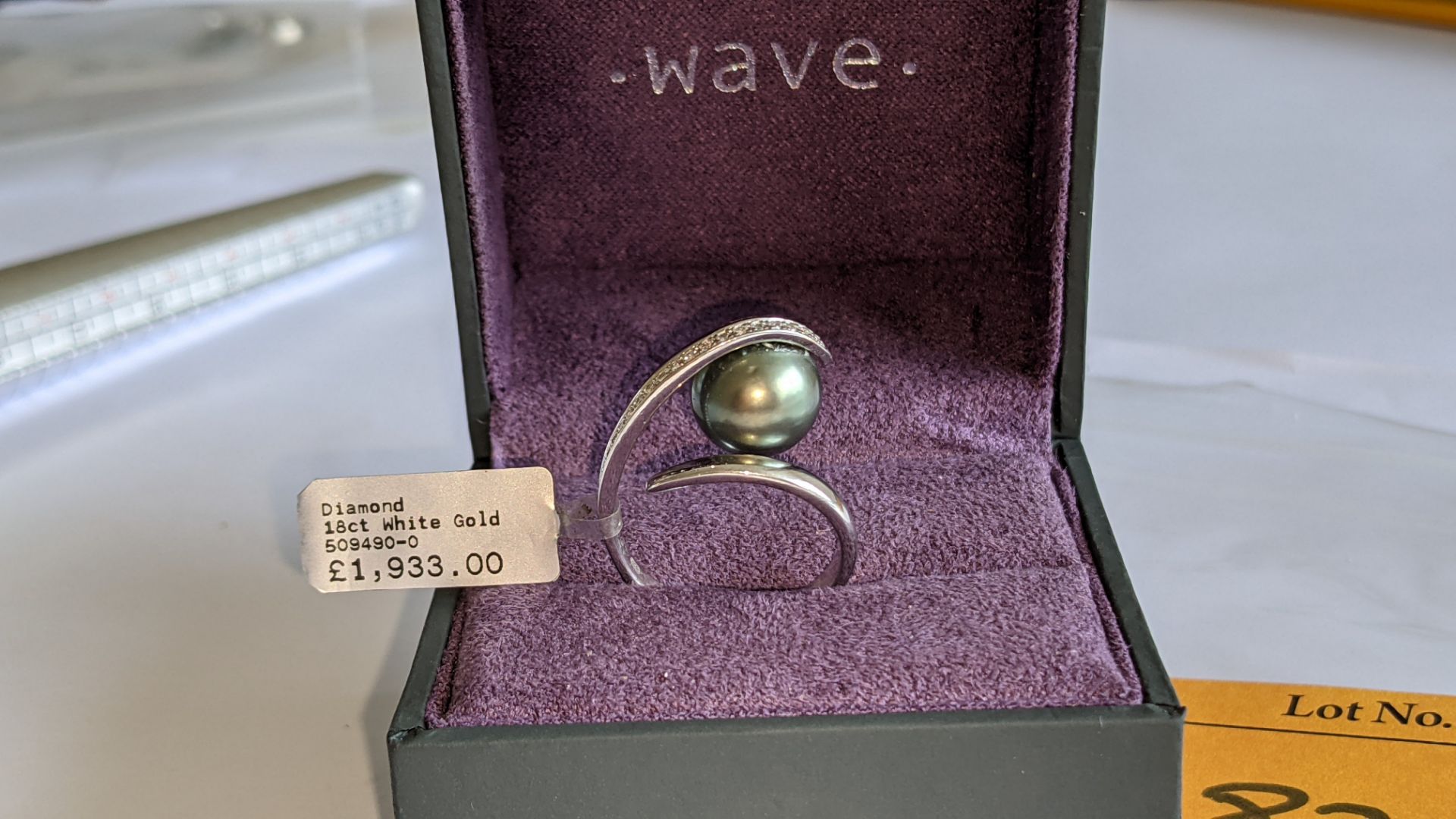 18ct white gold diamond & Tahitian pearl ring with 0.069ct of diamonds. RRP £1,933 - Image 7 of 17