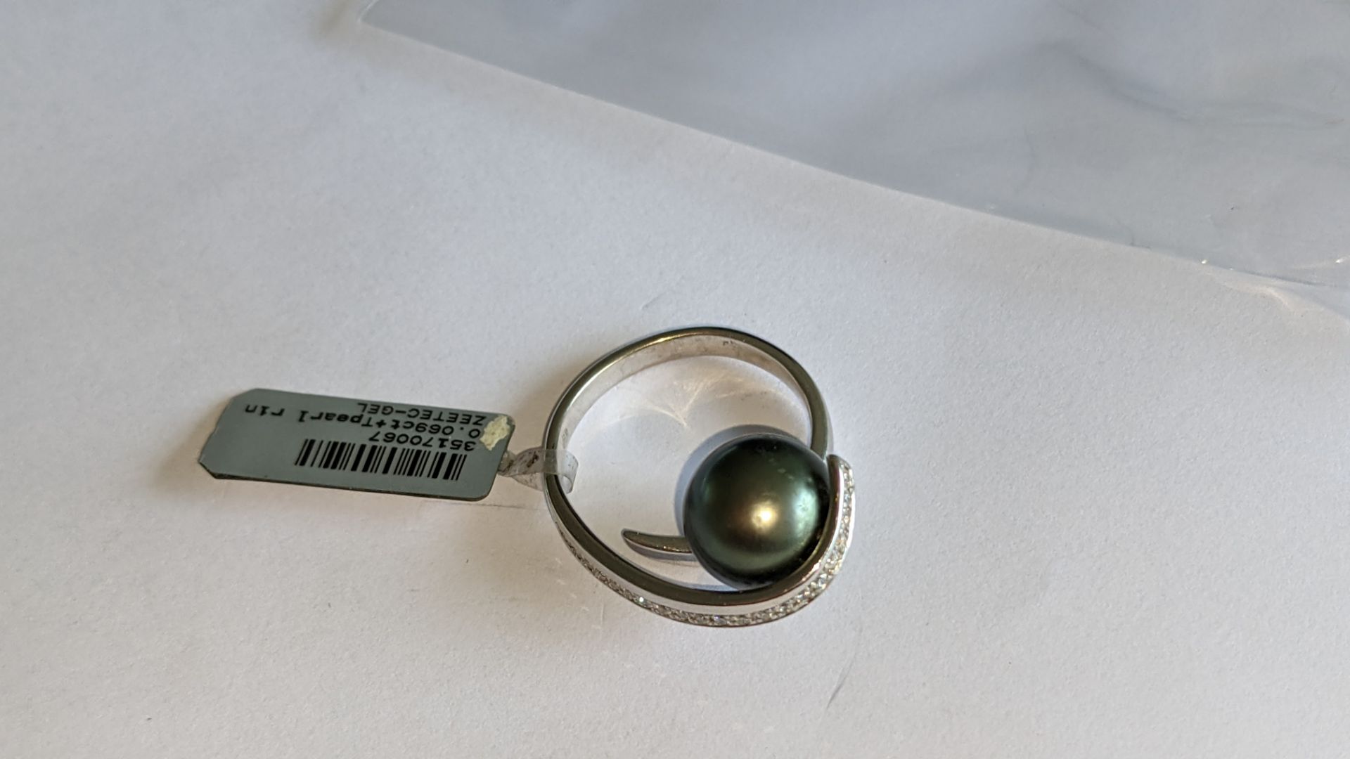 18ct white gold diamond & Tahitian pearl ring with 0.069ct of diamonds. RRP £1,933 - Image 9 of 17