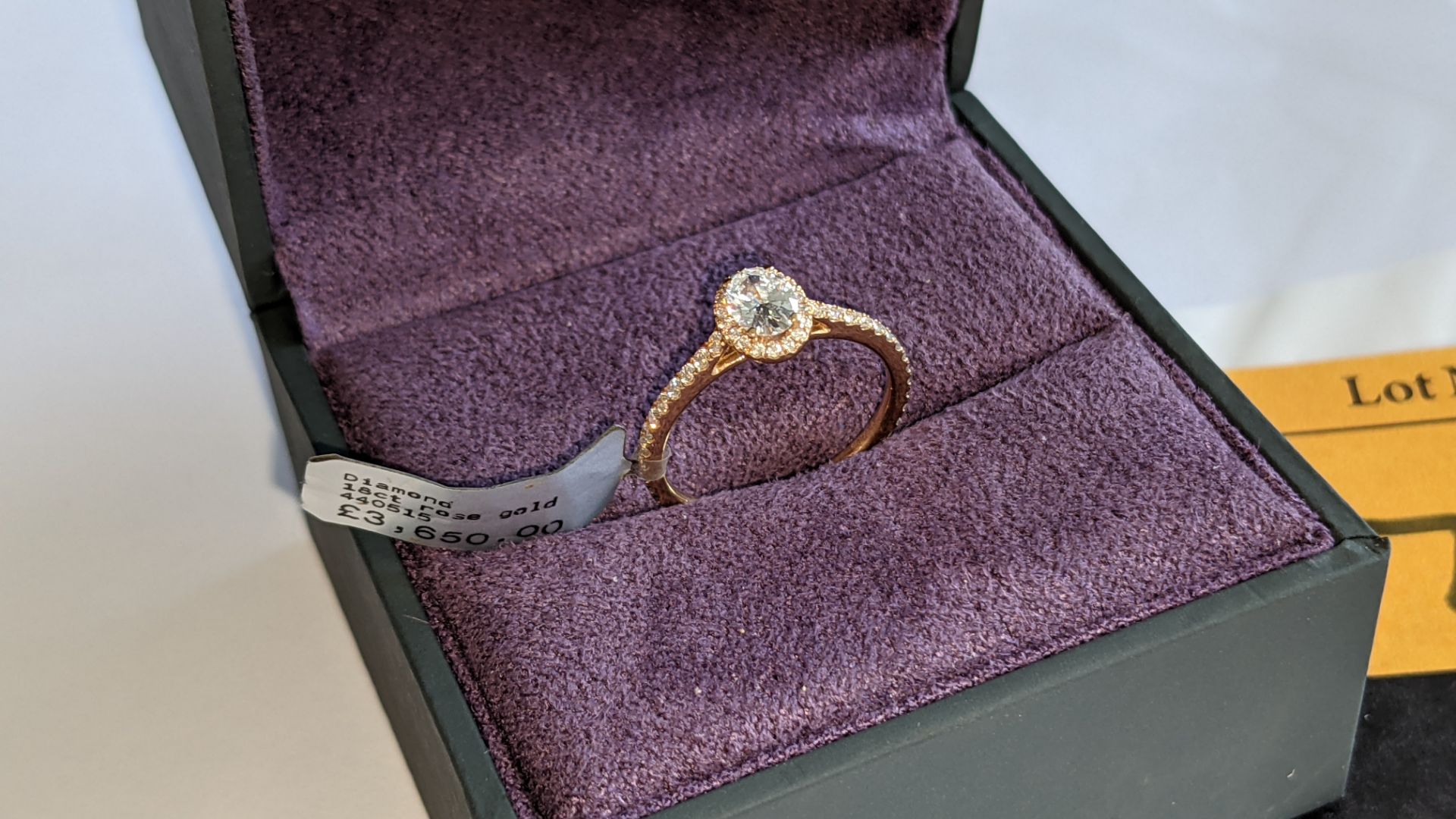 18ct rose gold ring with 0.40ct central stone & 0.43ct of additional stones around the central stone - Image 2 of 16