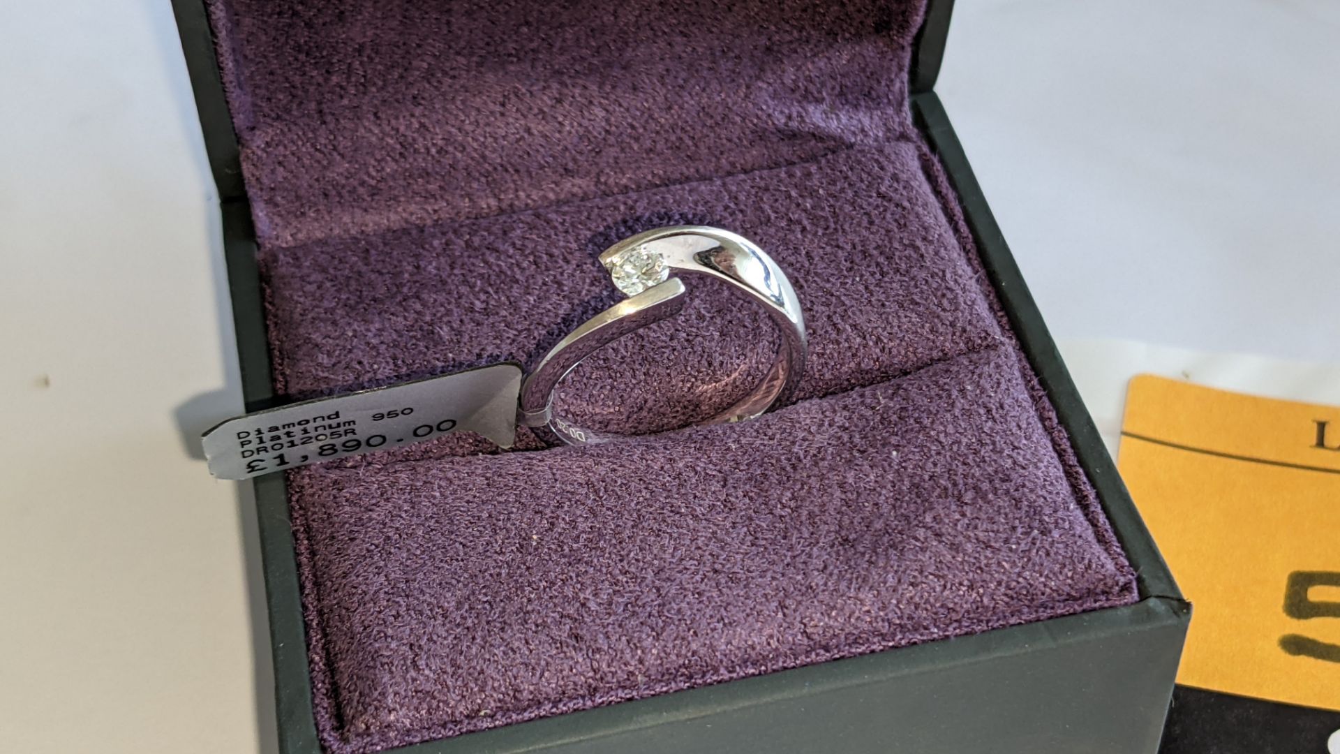 Platinum 950 ribbon ring with 0.20ct central stone. RRP £1,890 - Image 2 of 14