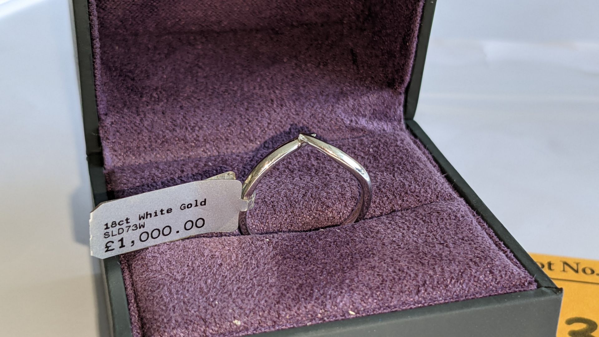 18ct white gold ring. RRP £1,000 - Image 5 of 14