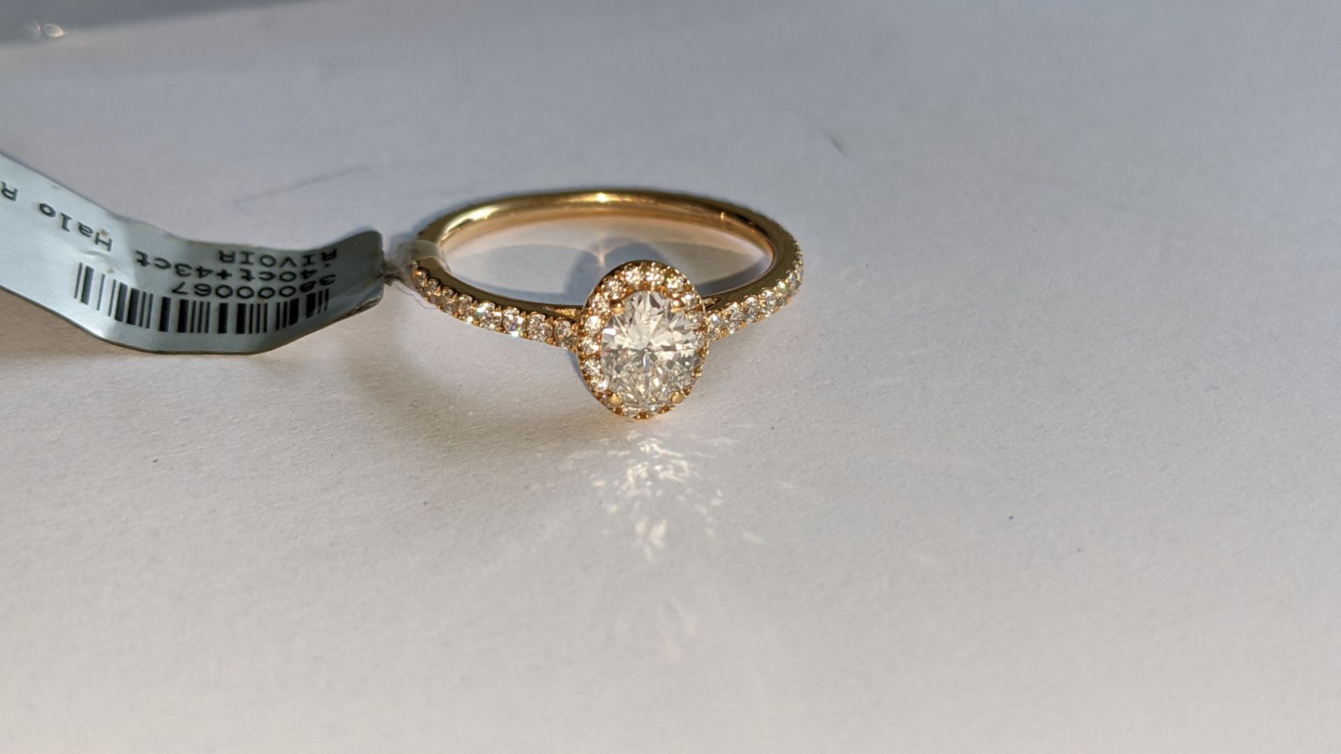 18ct rose gold ring with 0.40ct central stone & 0.43ct of additional stones around the central stone - Image 10 of 16