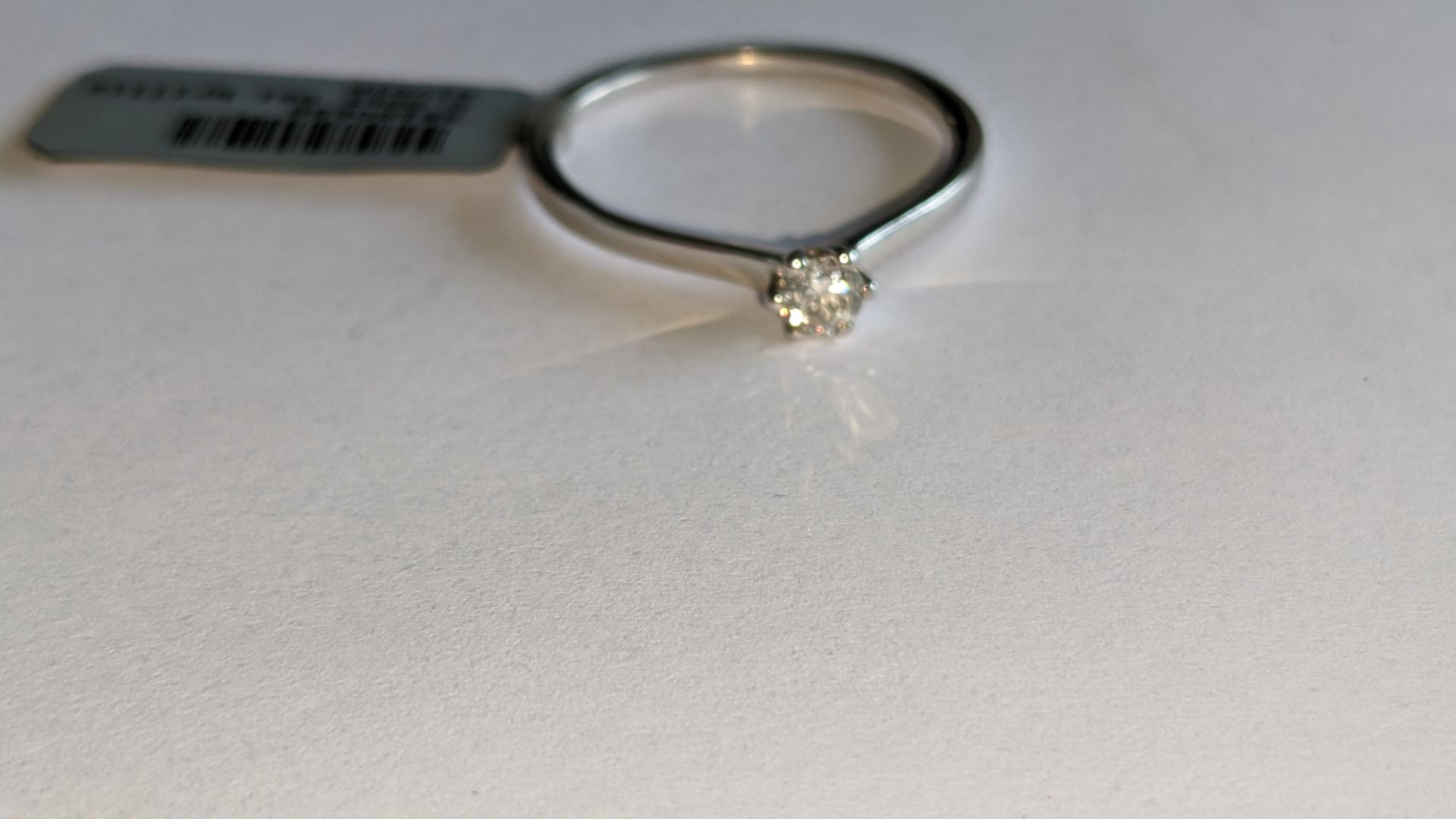 18ct white gold & diamond ring with 0.20ct G/Si brilliant cut diamond RRP £1,152 - Image 5 of 17