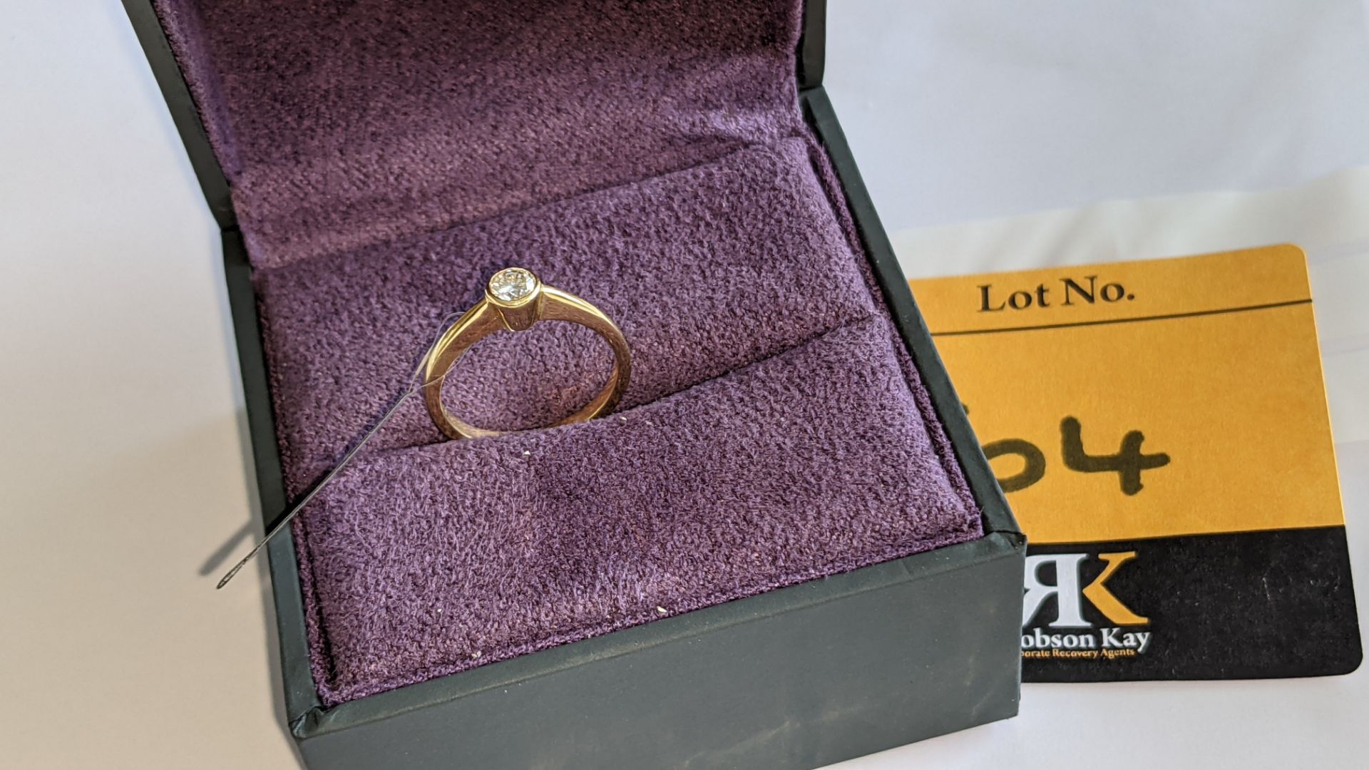 18ct yellow gold ring with 0.2ct diamond. RRP £995 - Image 13 of 15