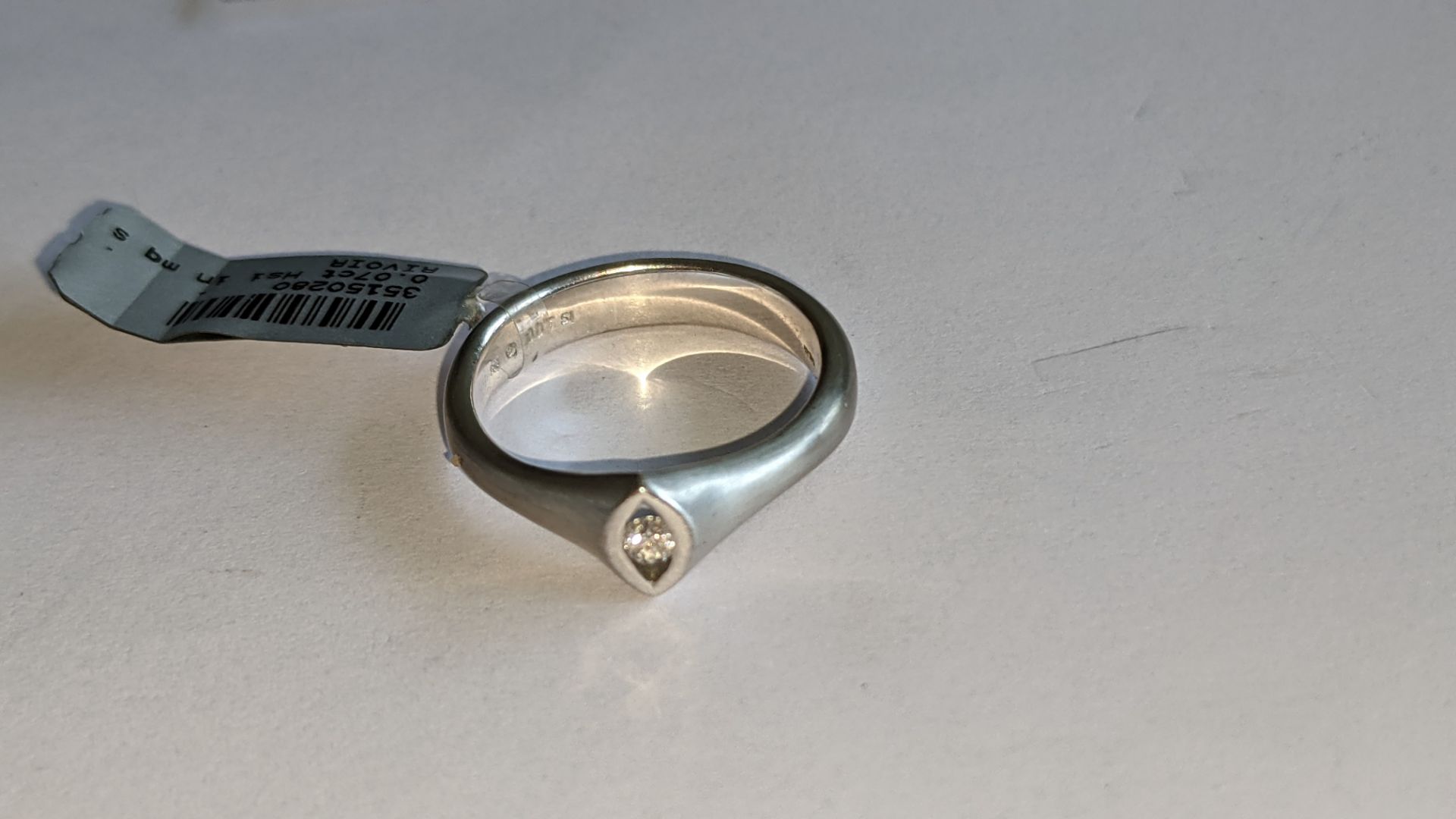 18ct white gold ring with 0.07ct H/Si diamond. RRP £1,296 - Image 6 of 15