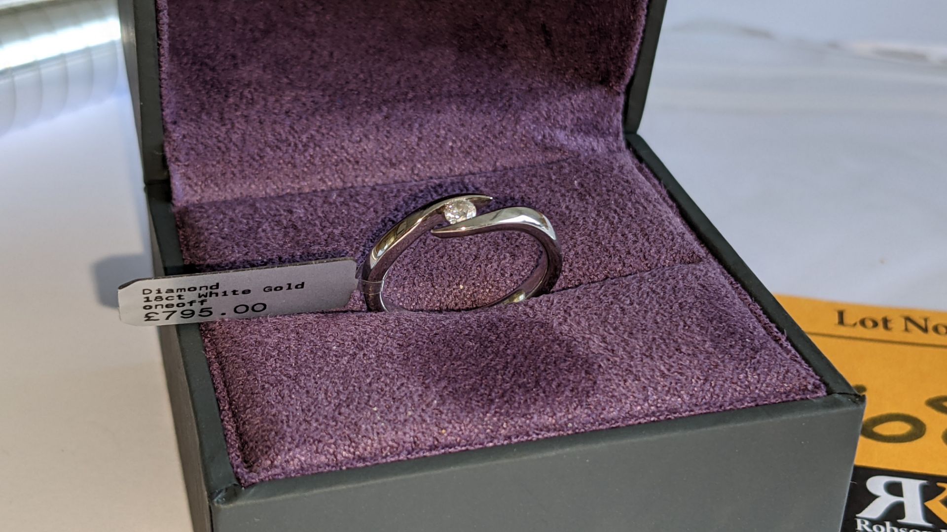 18ct white gold & diamond ring. RRP £795 - Image 7 of 20