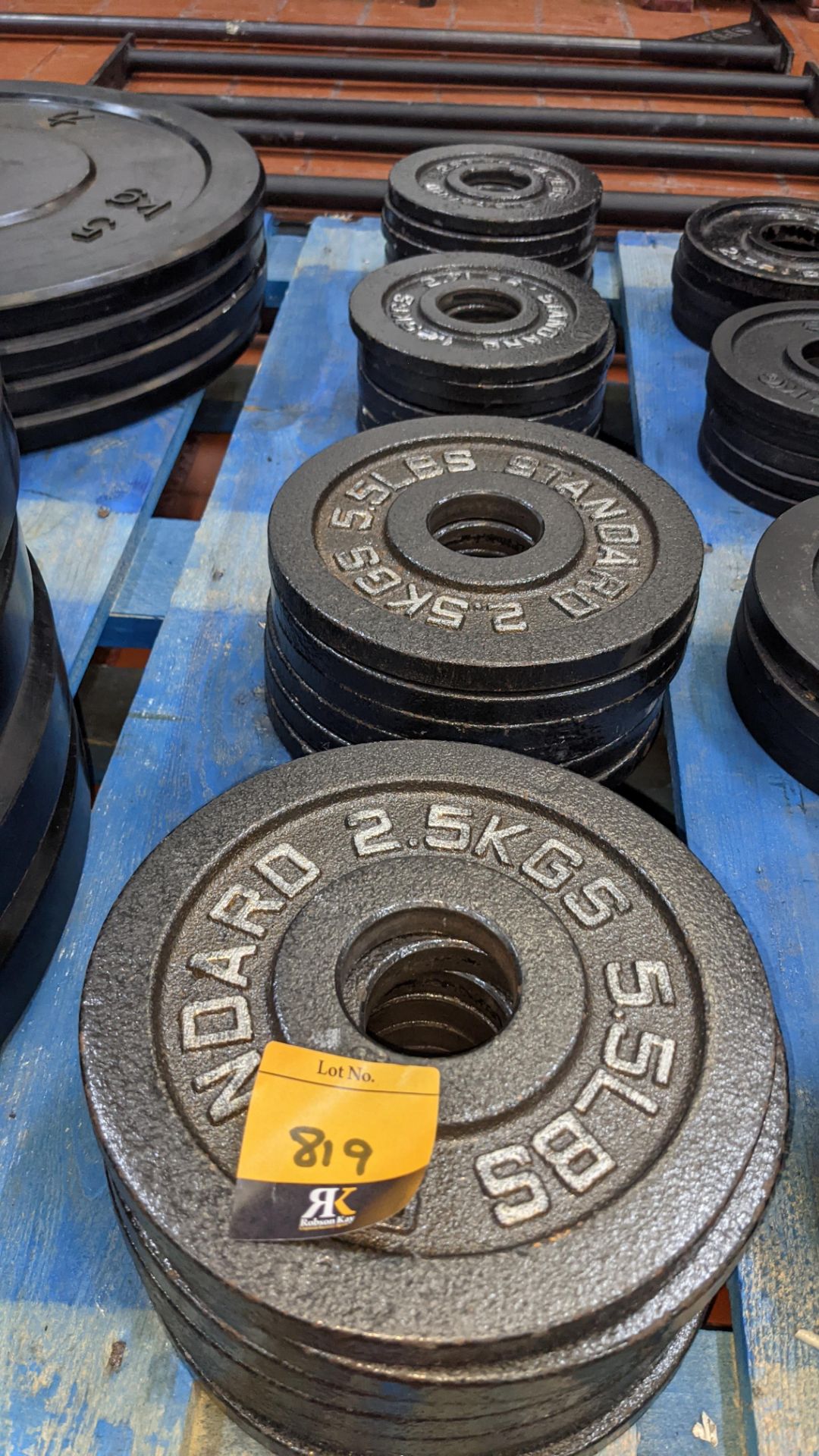 Quantity of metal plates comprising 13 off 2.5kg & 14 off 1.25kg - Image 3 of 11