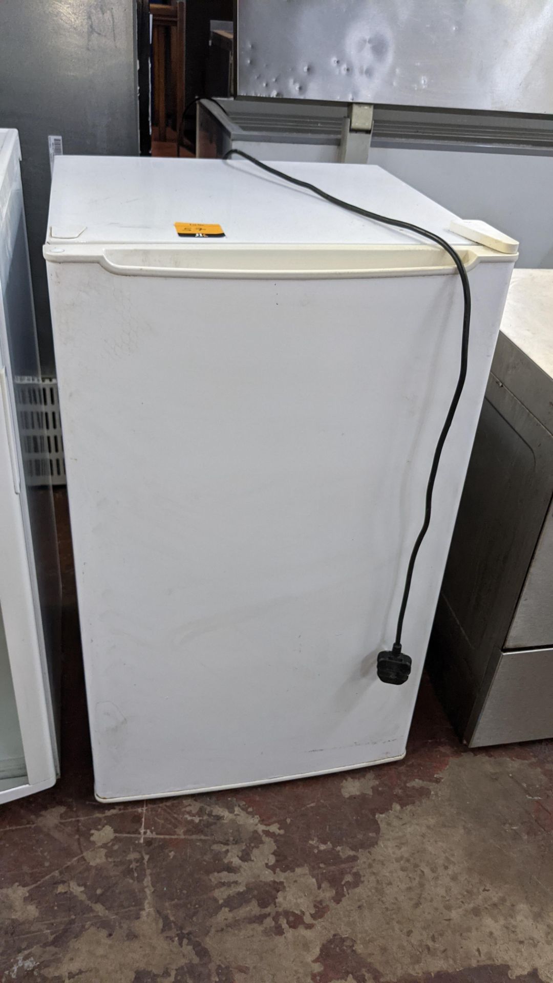 Counter height fridge - Image 2 of 5