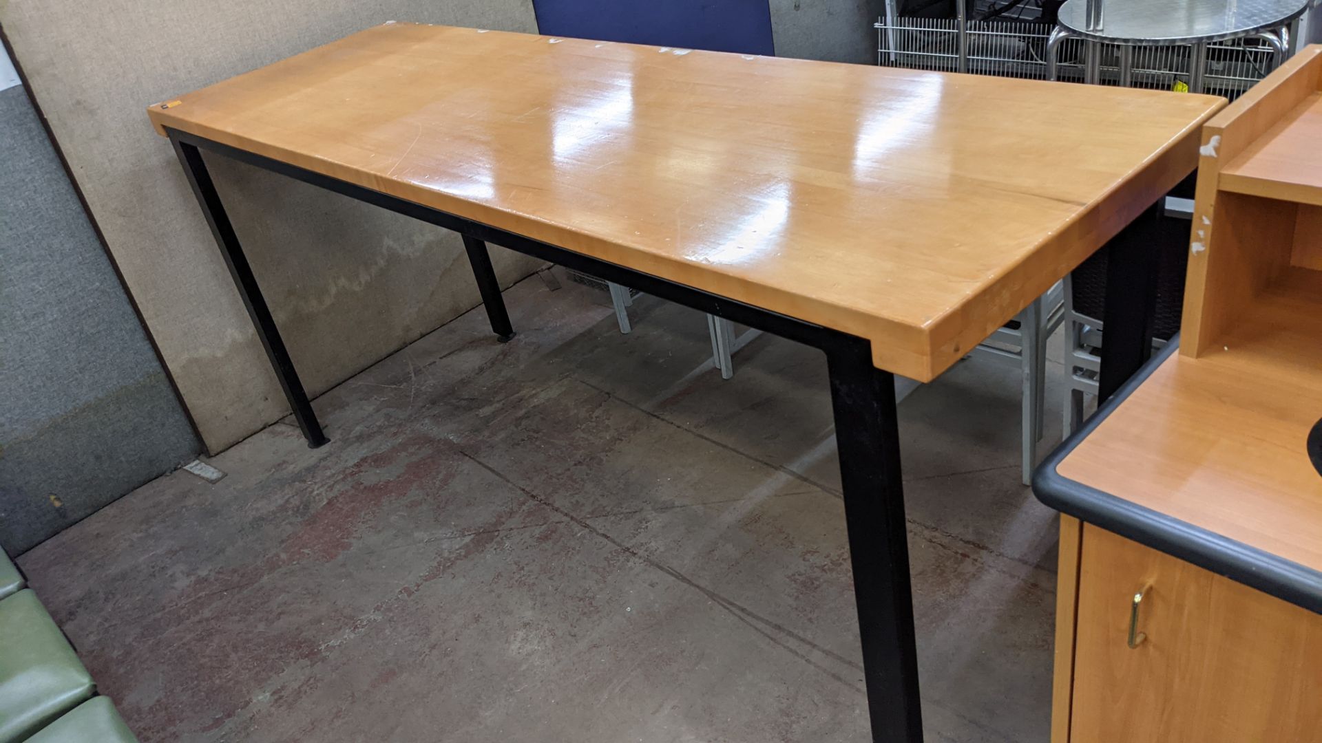 Tall bar table approx. 2440mm x 765mm x 1075mm - Image 3 of 6