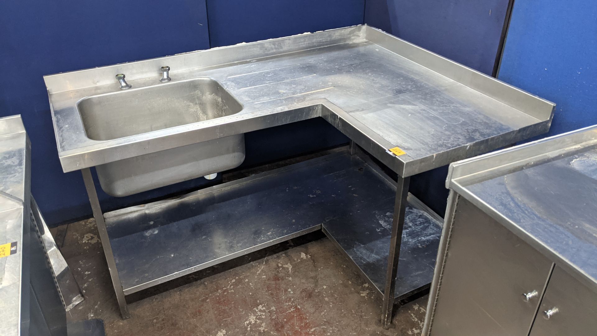 Stainless steel corner sink arrangement with max. external dimensions circa 1700mm x 1250mm x 960mm - Image 2 of 6