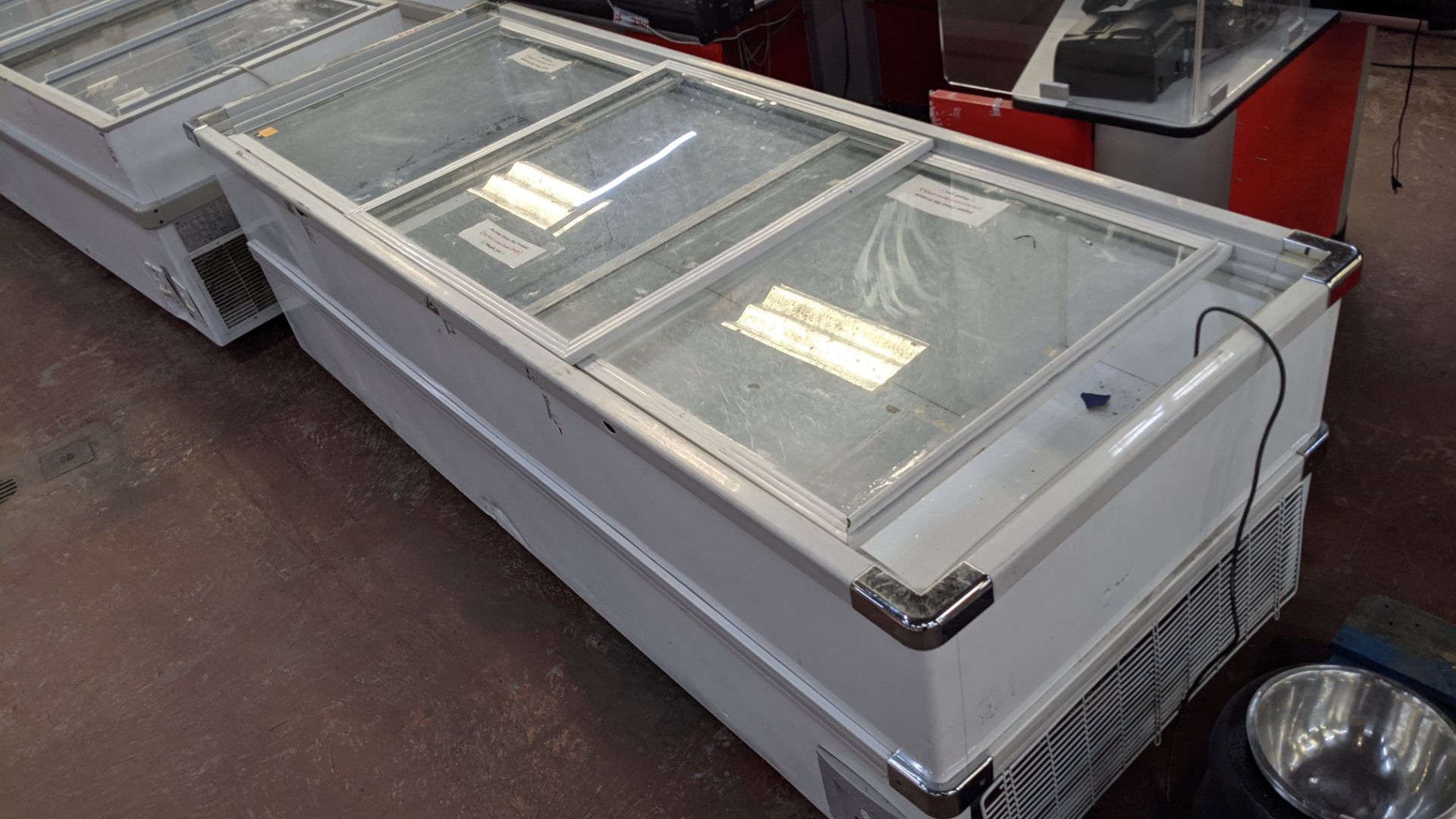 Very large chest freezer with 3 section clear top. Overall dimensions circa 2540mm x 940mm - Image 4 of 7