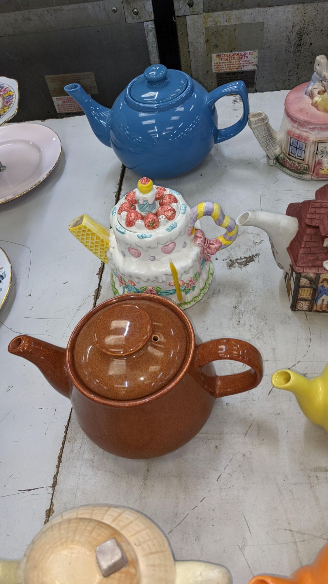 10 assorted novelty teapots - Image 6 of 6
