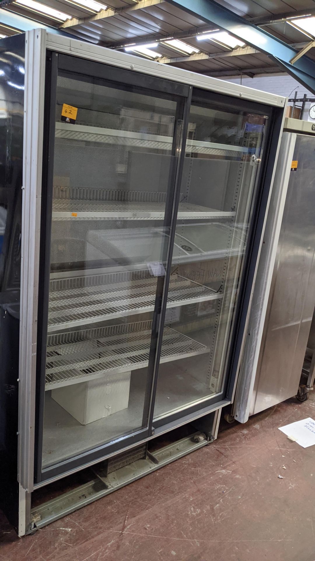 Caravell upright display fridge with twin clear sliding doors - Image 3 of 9