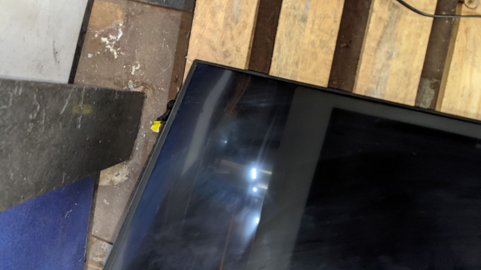 Pair of flat panel TVs comprising Toshiba 55" widescreen LCD TV with damaged screen & remote control - Image 9 of 10