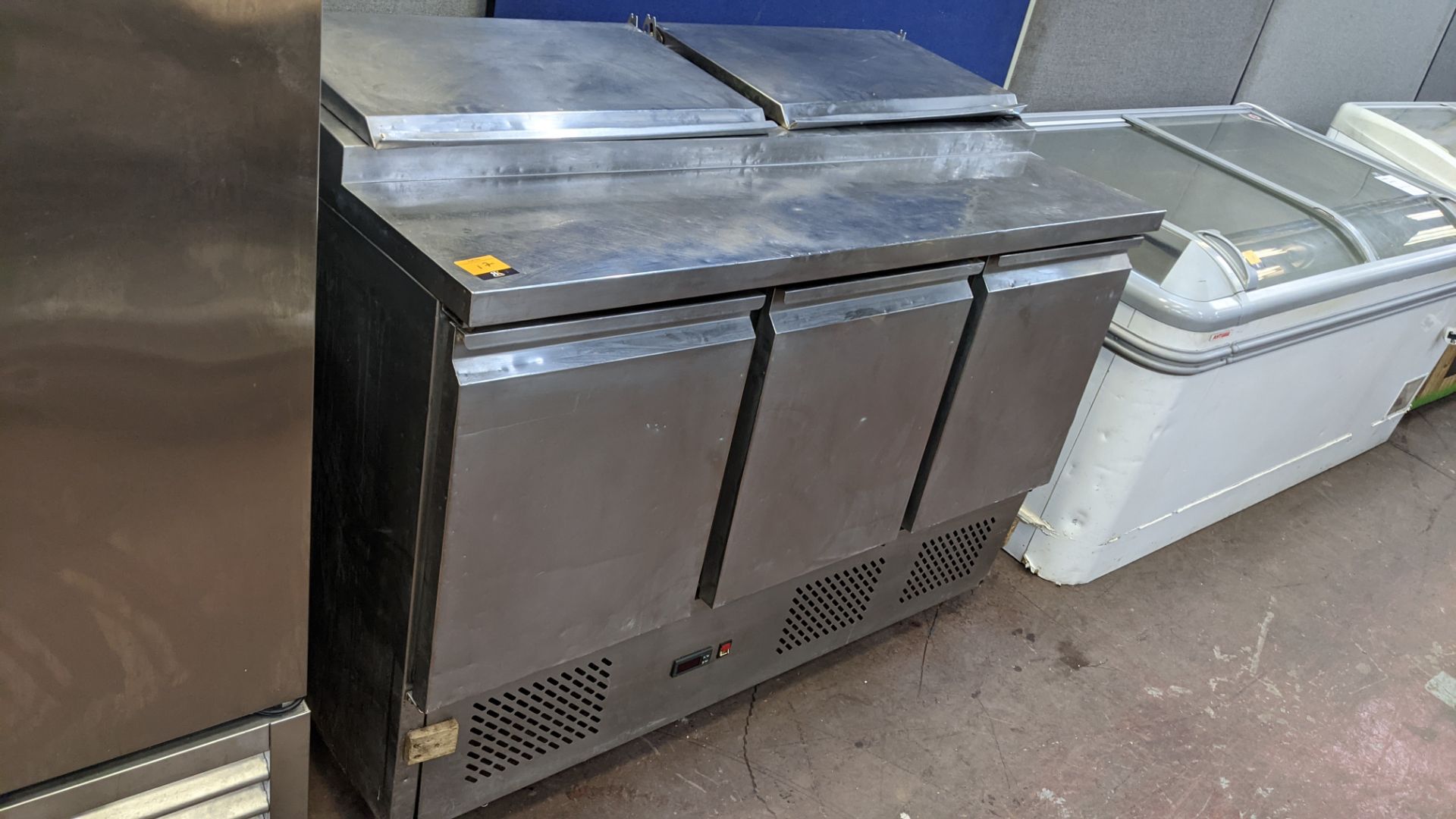 Empire, model P5300, stainless steel mobile refrigerated prep cabinet with 3 doors across the front - Image 2 of 9