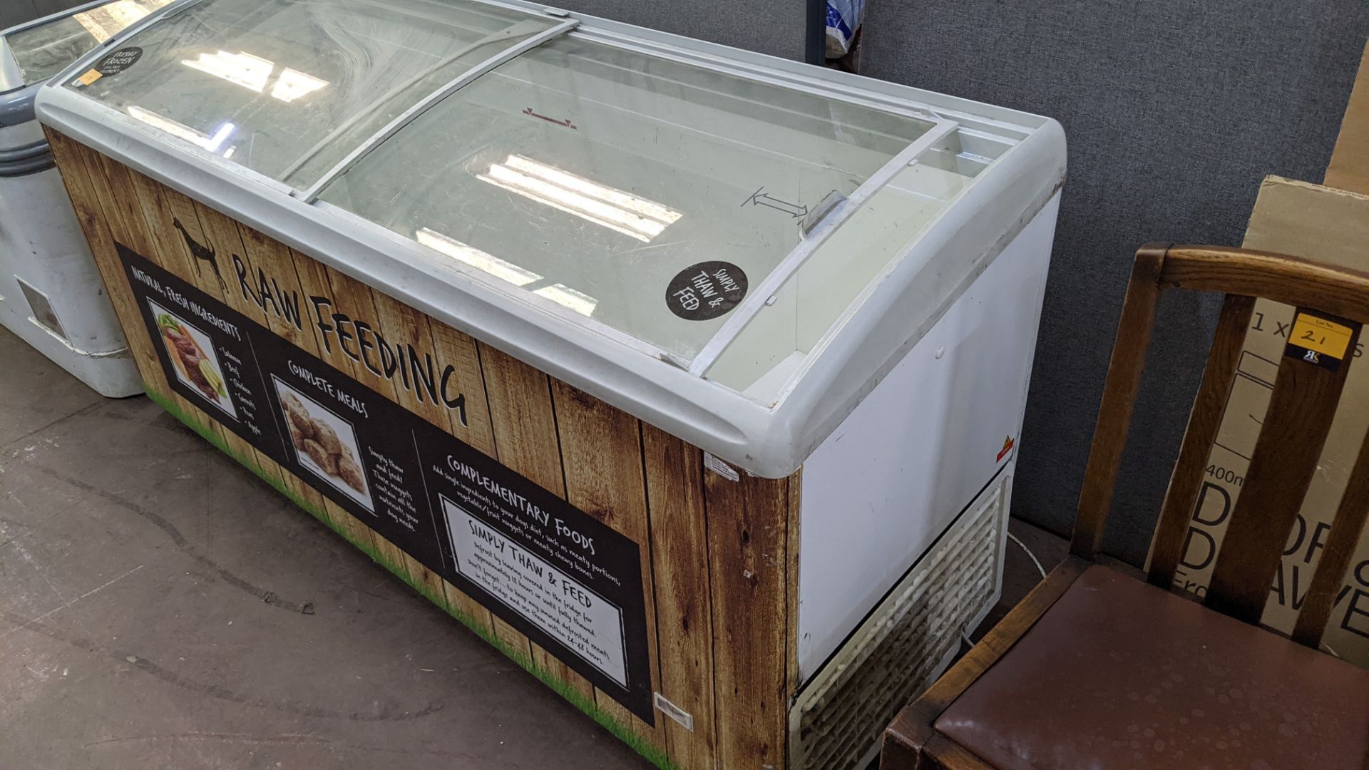 Clear topped chest freezer on wheels measuring approx. 1550mm x 660mm - Image 4 of 7