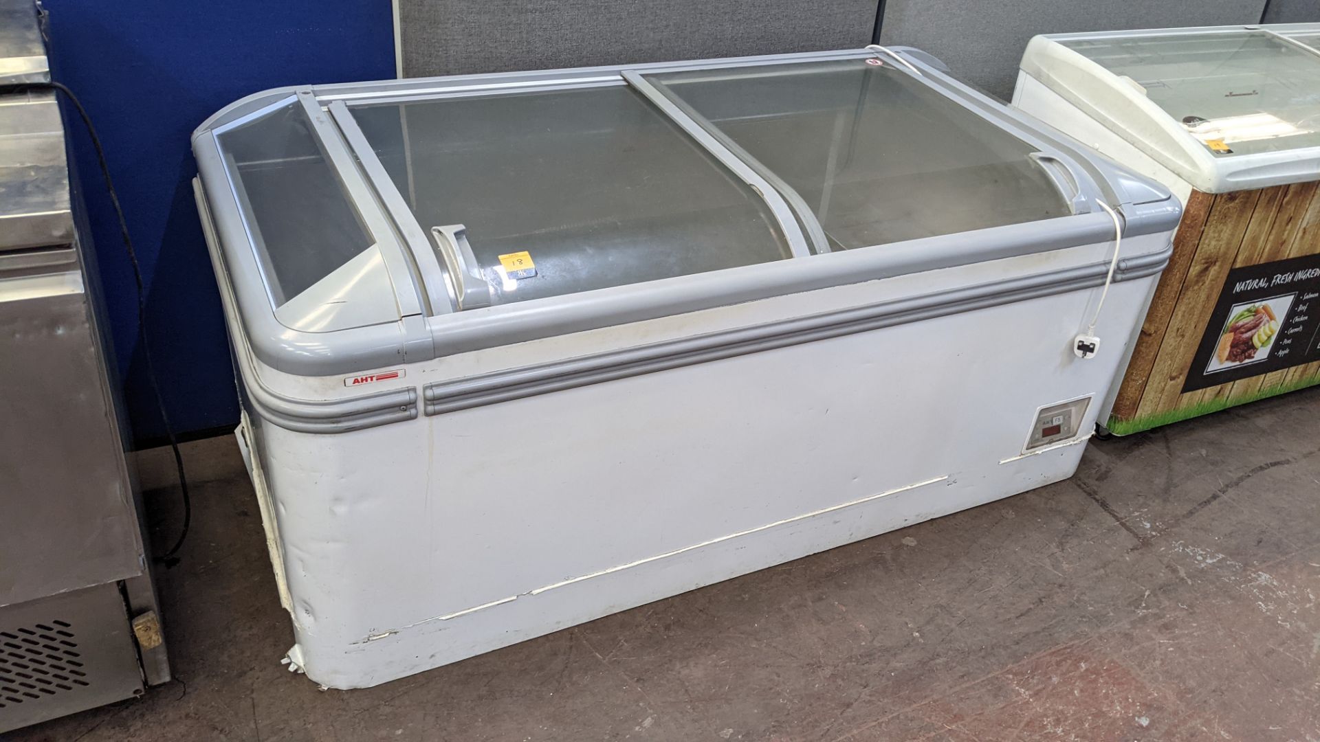 AHT very large clear topped chest freezer measuring 1830mm x 850mm - Image 3 of 7