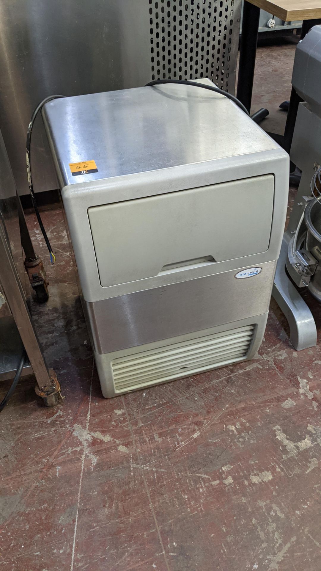 Interlevin compact ice making machine