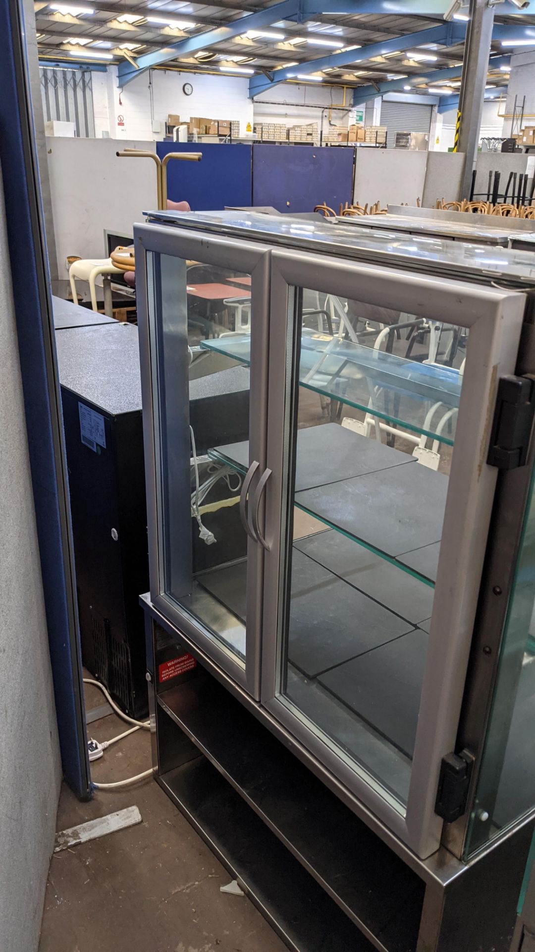 Stainless steel & glass display unit with door access at the rear - Image 7 of 12