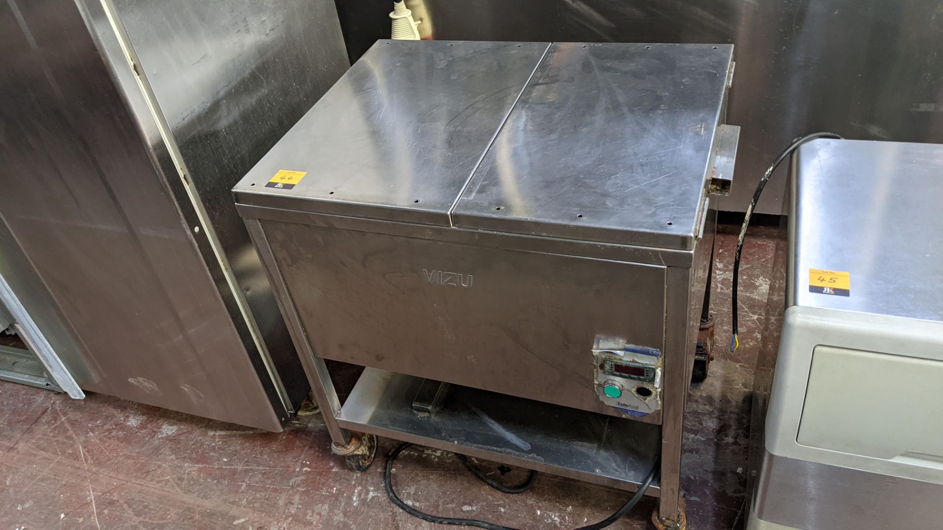 Vizu stainless steel breading table (chicken) - tray missing