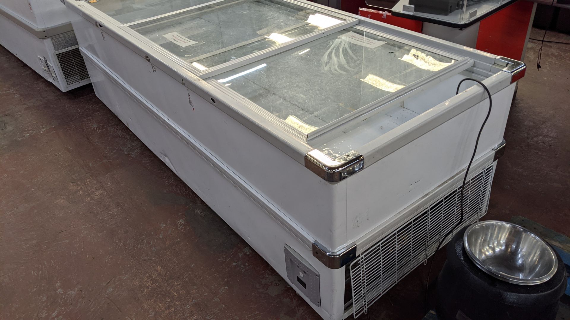 Very large chest freezer with 3 section clear top. Overall dimensions circa 2540mm x 940mm - Image 3 of 7