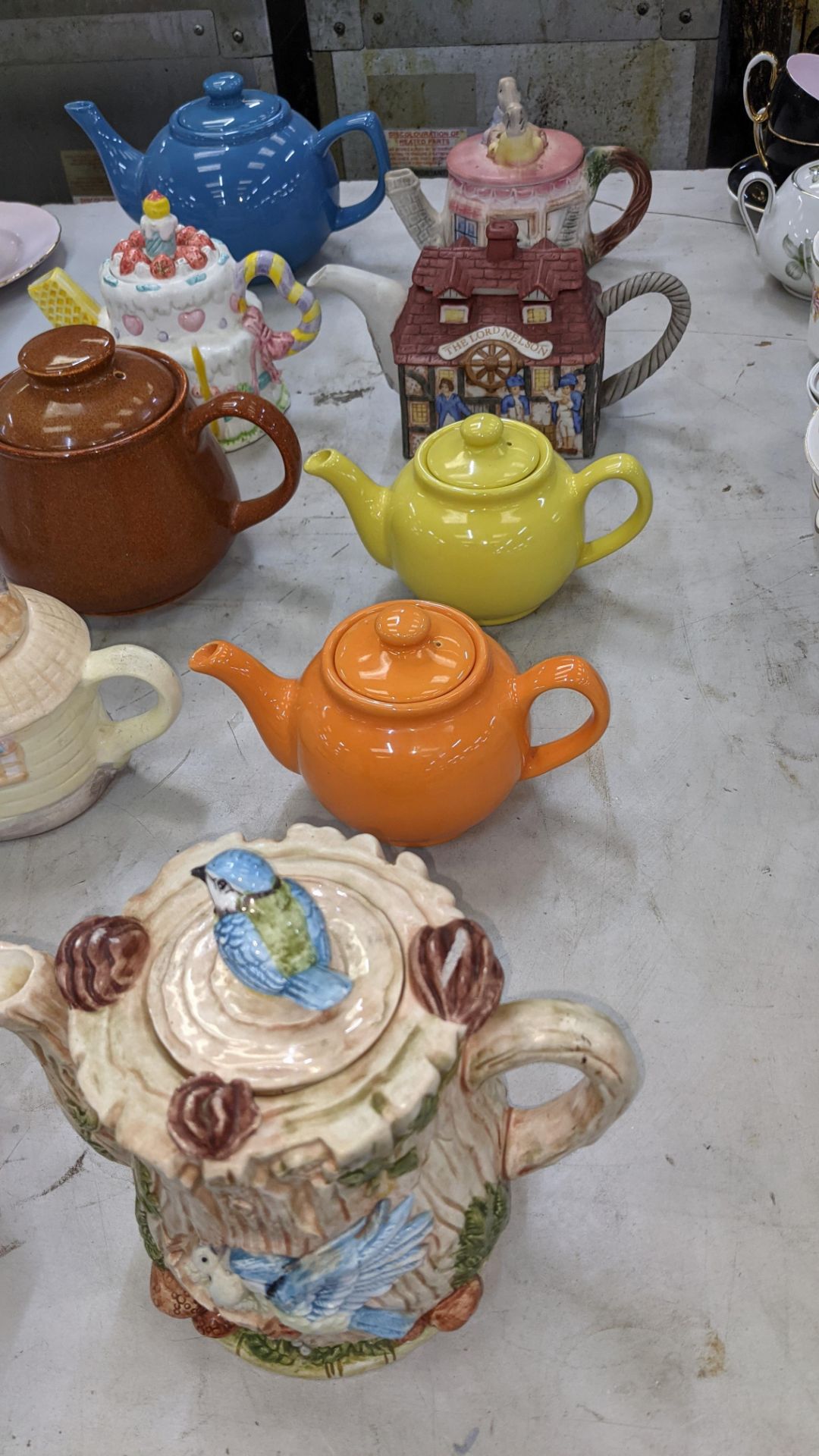 10 assorted novelty teapots - Image 3 of 6