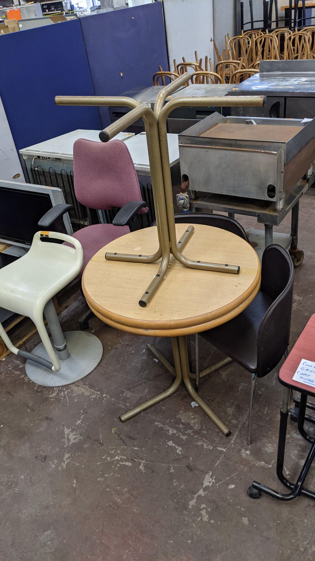 Mixed furniture lot comprising 2 off round tables, 2 off chairs with curved backs, 1 off barstool & - Image 2 of 10