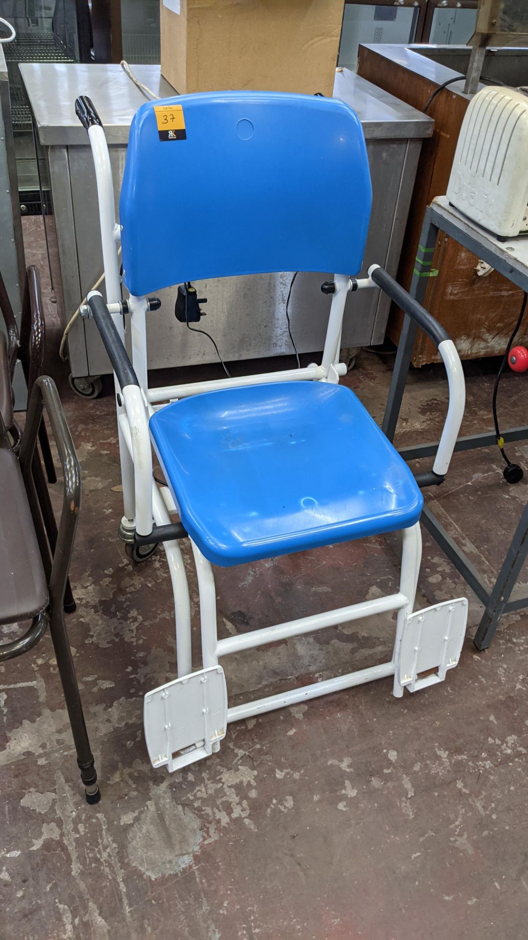 Mobile chair with built-in Marsden digital scales