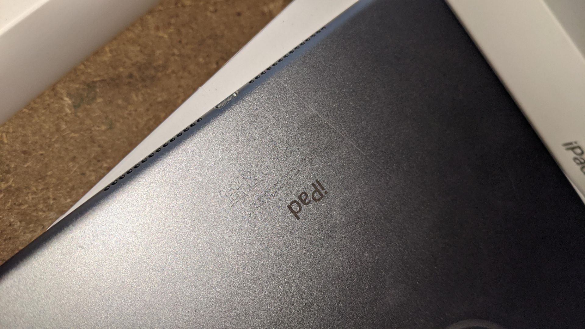 Apple iPad Air 2 (space grey) model no. A1566. Please note this item includes an Apple 2 piece 10W - Image 11 of 11