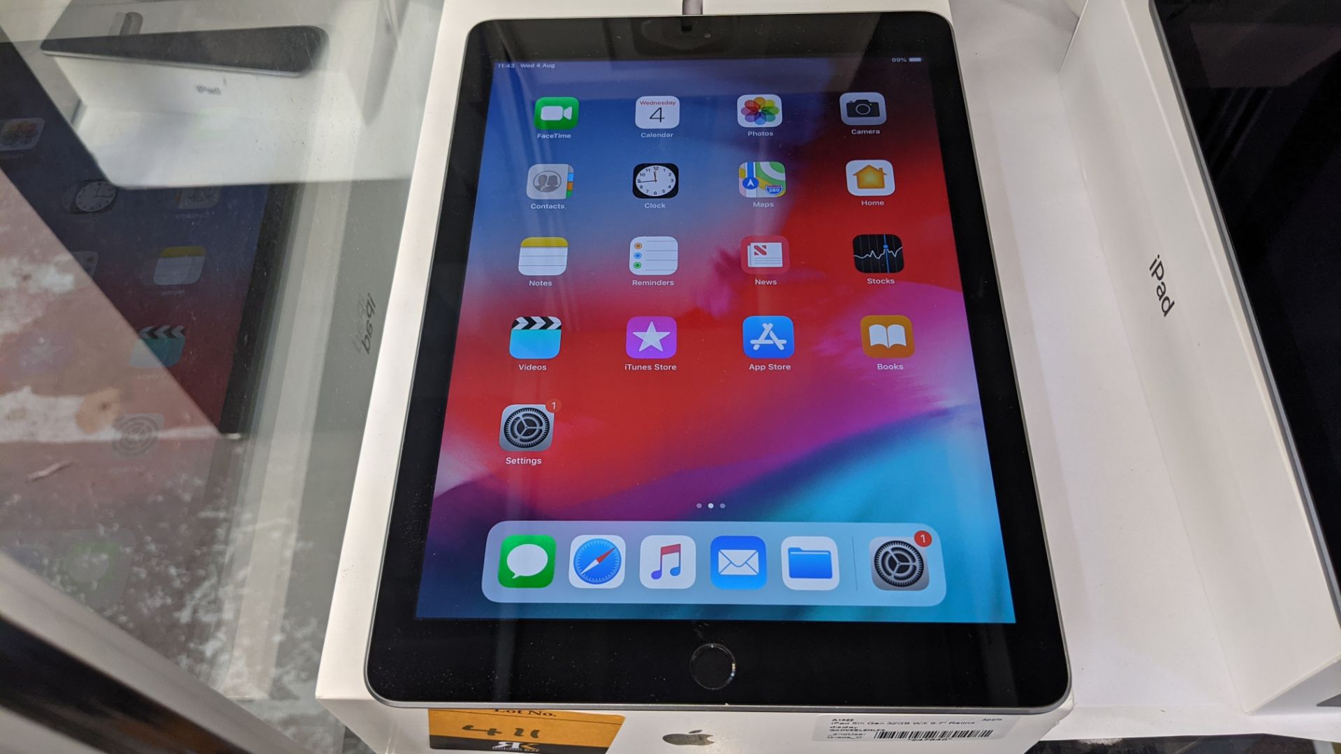 Apple iPad (space grey) 5th generation 32Gb Wi-Fi 9.7" Retina screen. Product code A1822. Apple A9 - Image 5 of 10