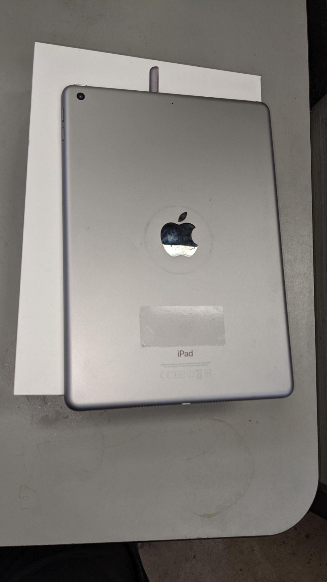 Apple iPad (space grey) 5th generation 32Gb Wi-Fi 9.7" Retina screen. Product code A1822. Apple A9 - Image 10 of 14