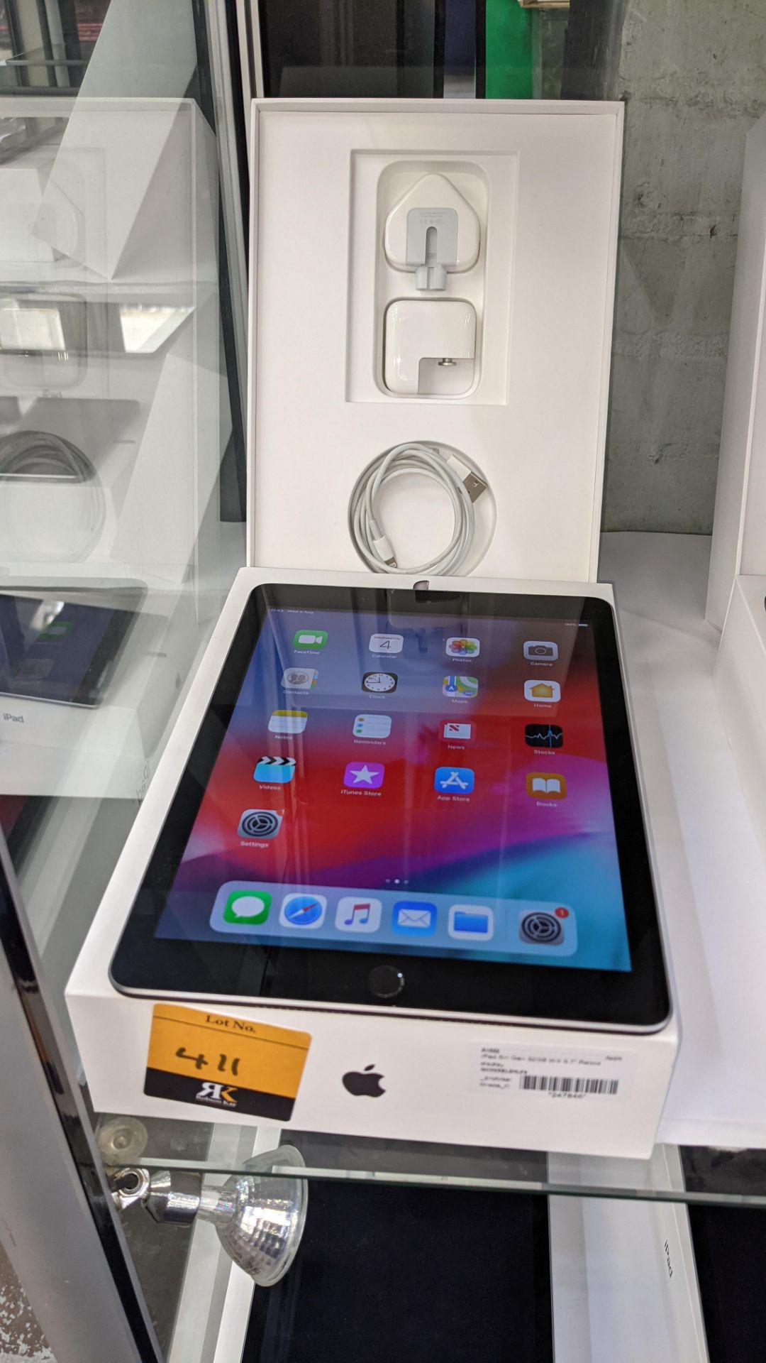 Apple iPad (space grey) 5th generation 32Gb Wi-Fi 9.7" Retina screen. Product code A1822. Apple A9