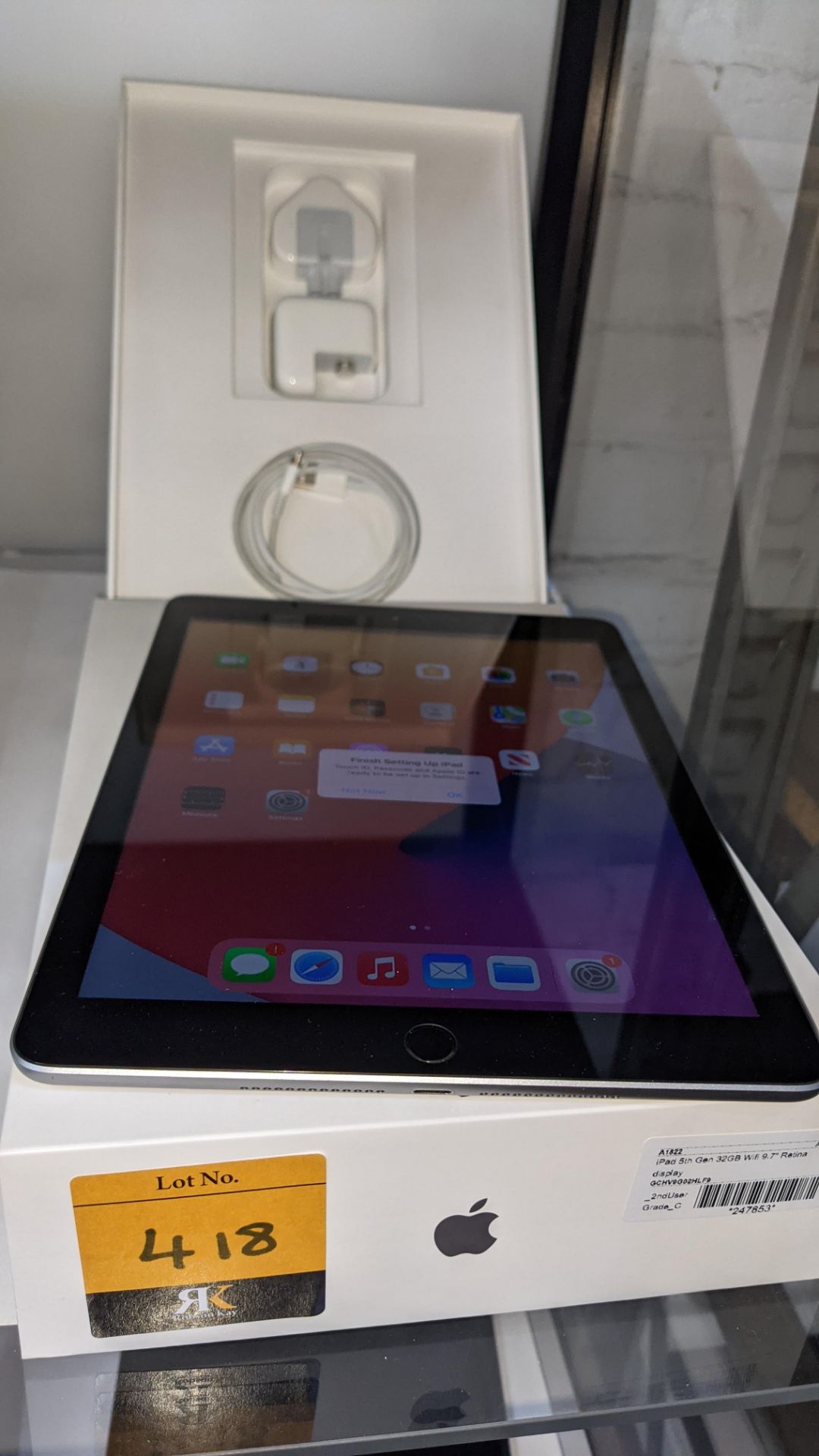 Apple iPad (space grey) 5th generation 32Gb Wi-Fi 9.7" Retina screen. Product code A1822. Apple A9 - Image 9 of 9