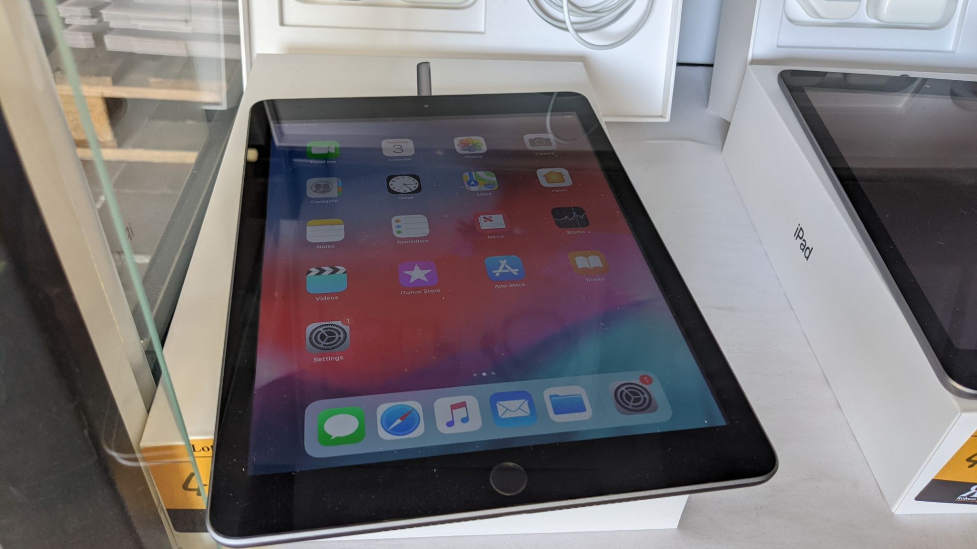 Apple iPad (space grey) 5th generation 32Gb Wi-Fi 9.7" Retina screen. Product code A1822. Apple A9