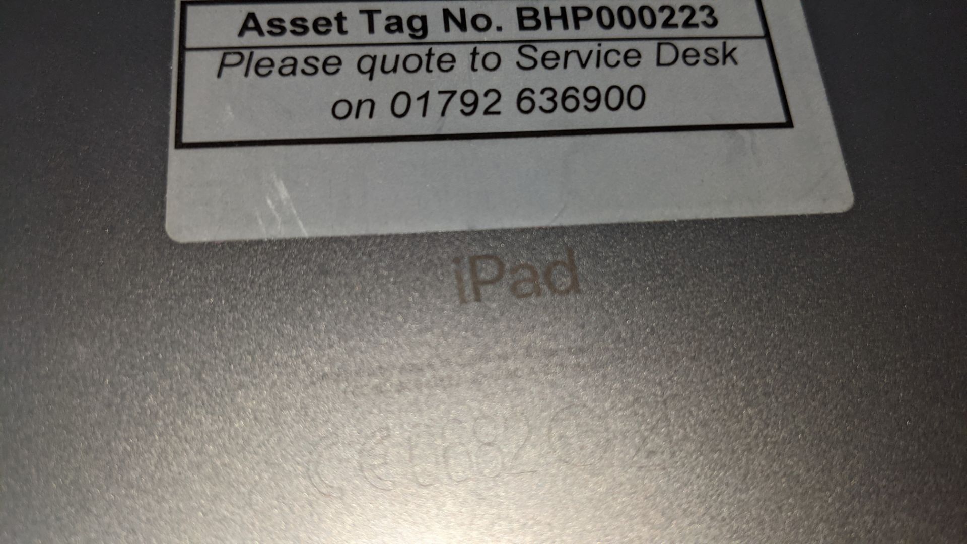 Apple iPad (space grey) 5th generation 32Gb Wi-Fi 9.7" Retina screen. Product code A1822. Apple A9 - Image 8 of 11