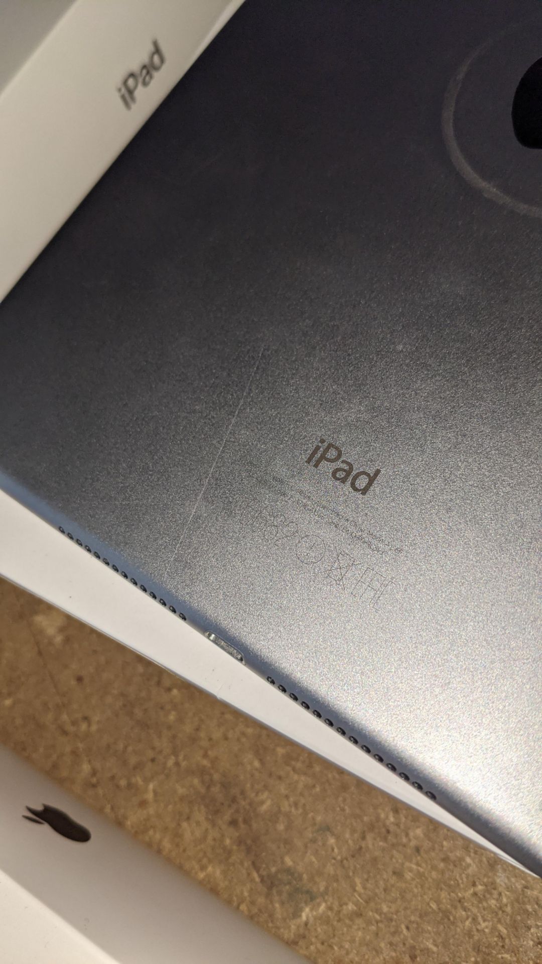 Apple iPad Air 2 (space grey) model no. A1566. Please note this item includes an Apple 2 piece 10W - Image 10 of 11