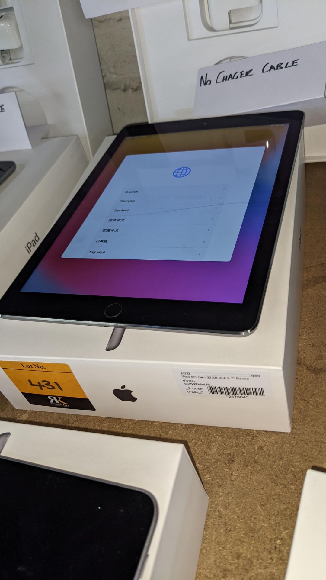 Apple iPad Air 2 (space grey) model no. A1566. Please note this item includes an Apple 2 piece 10W - Image 7 of 11