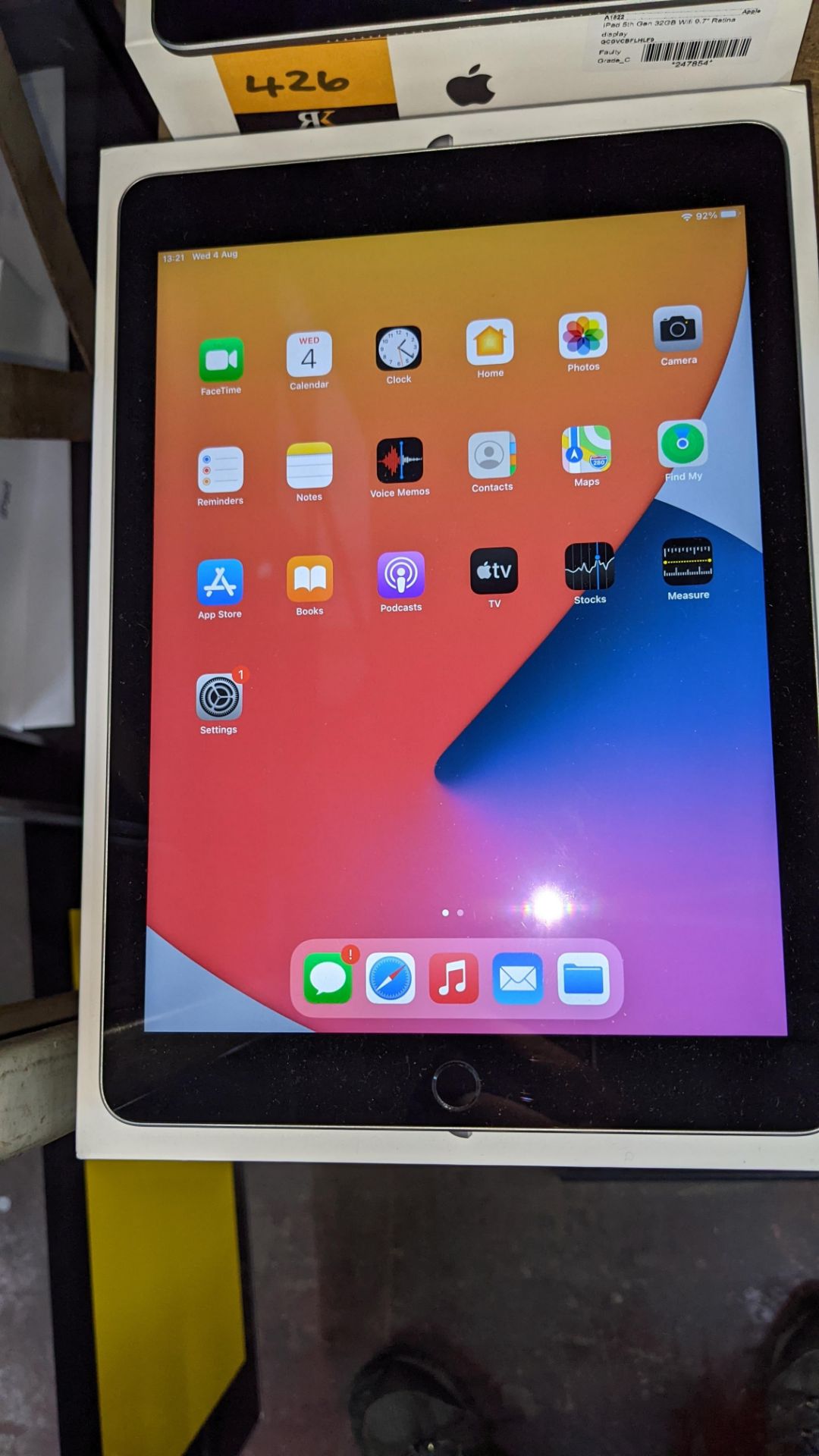 Apple iPad (space grey) 5th generation 32Gb Wi-Fi 9.7" Retina screen. Product code A1822. Apple A9 - Image 10 of 10