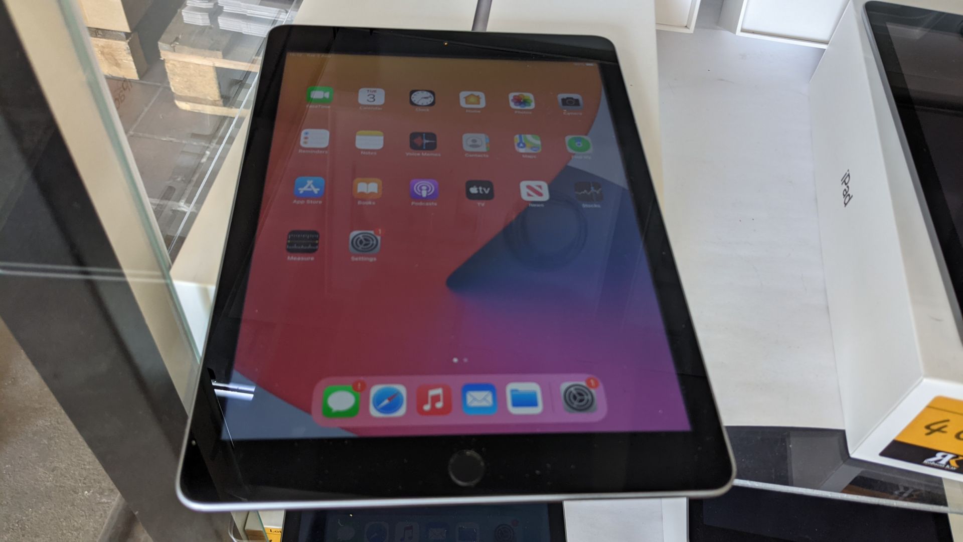 Apple iPad (space grey) 5th generation 32Gb Wi-Fi 9.7" Retina screen. Product code A1822. Apple A9