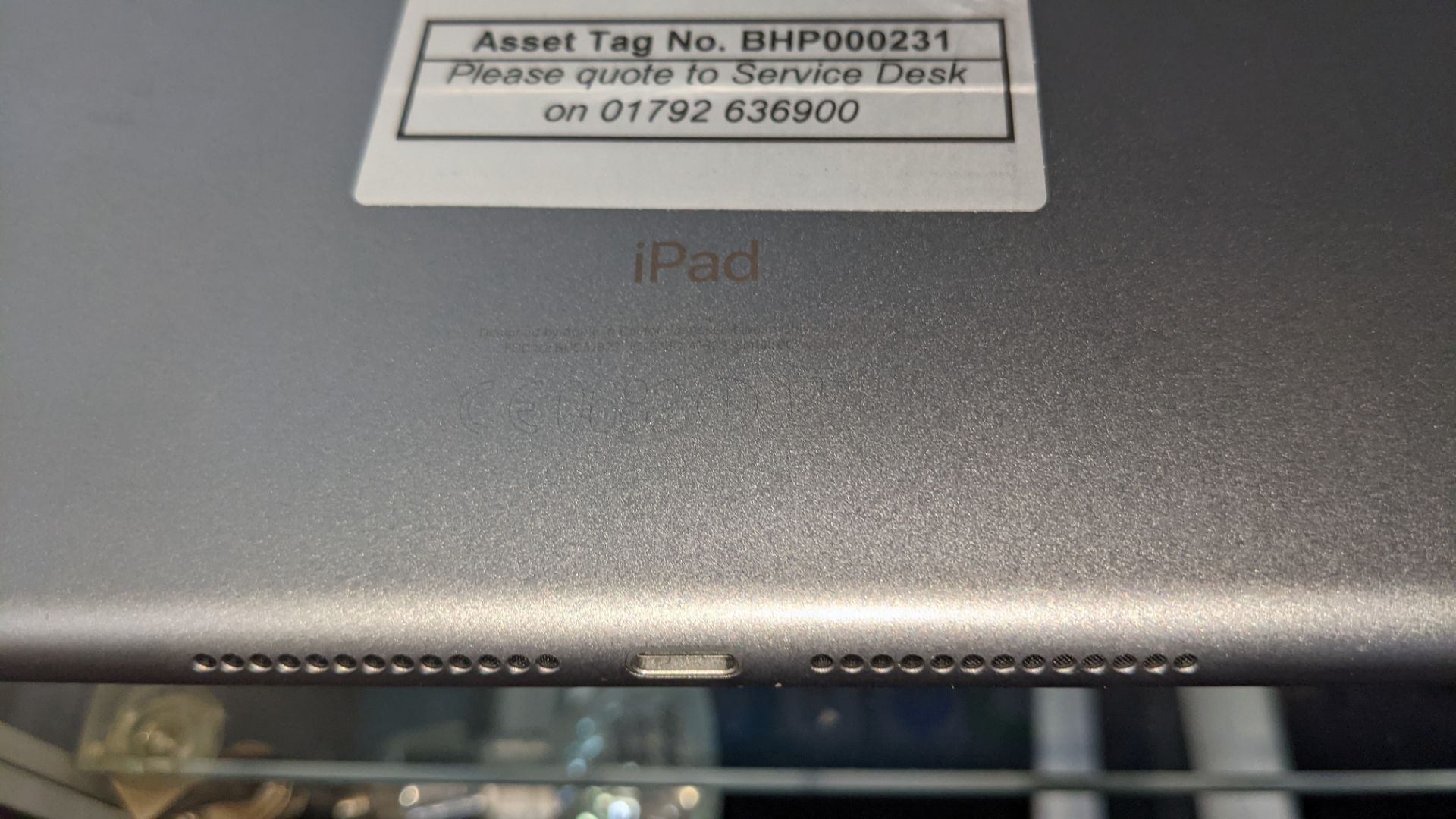 Apple iPad (space grey) 5th generation 32Gb Wi-Fi 9.7" Retina screen. Product code A1822. Apple A9 - Image 10 of 11